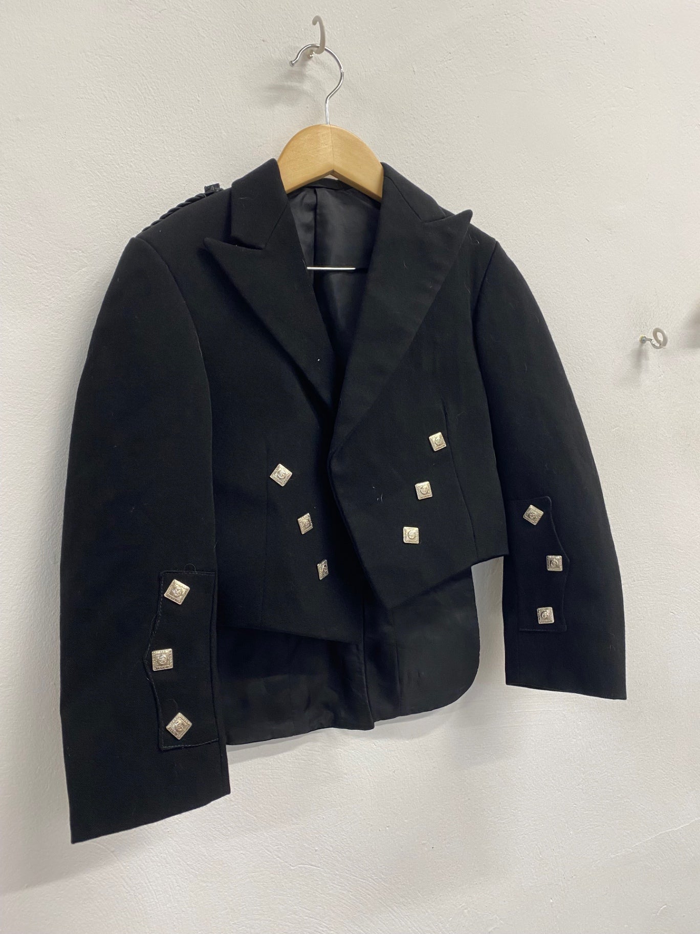 Fabulous ex hire wool Scottish Kilt Jacket Age 8-10 Black #906 MD001