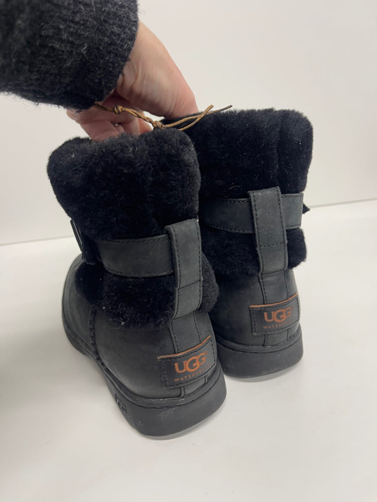 Fabulous Ugg Brielle waterproof winter Boots Uk5.5 Black KM507
