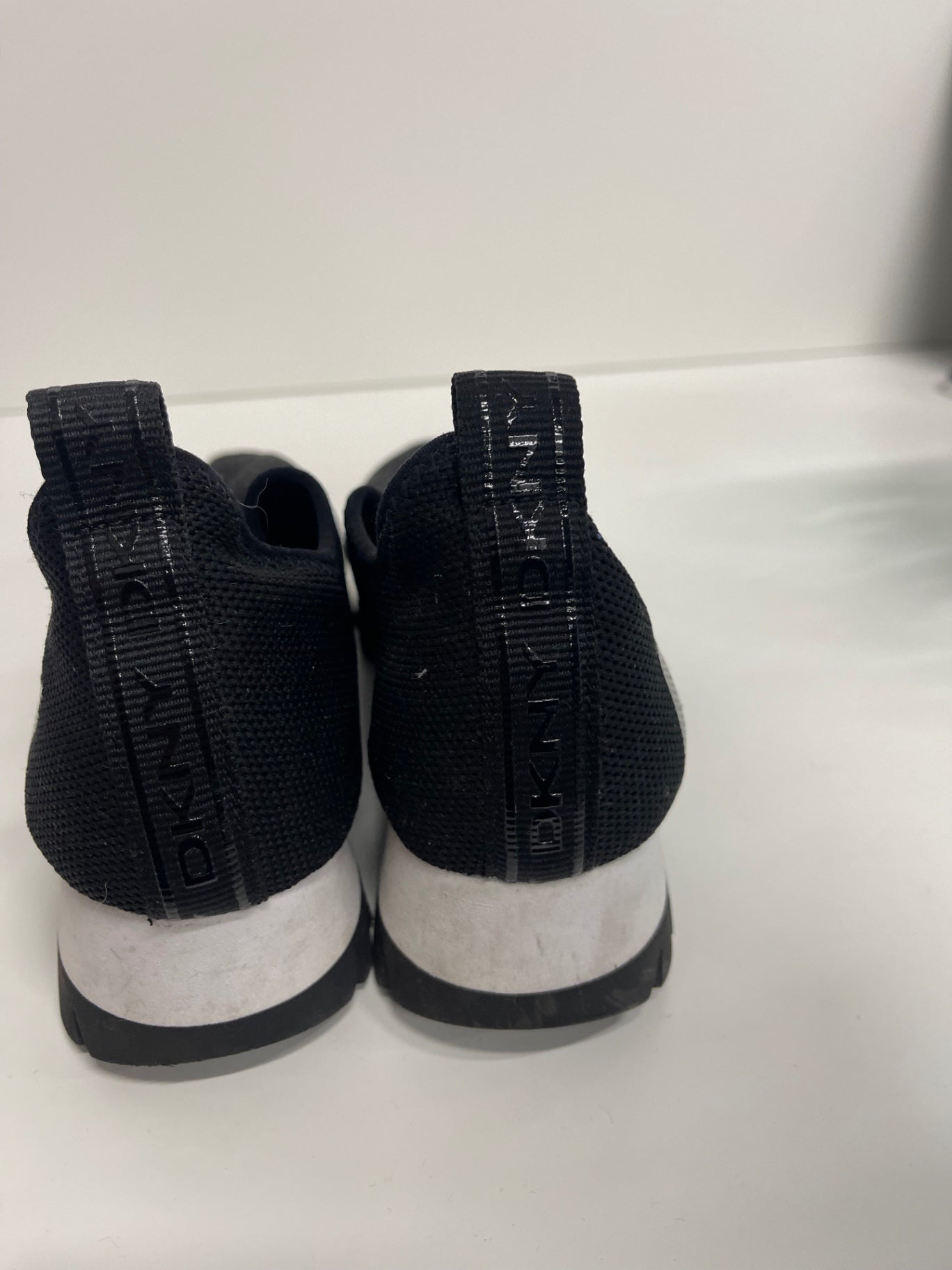 Fabulous DKNY Azer Sneakers UK5 Black classics TA506