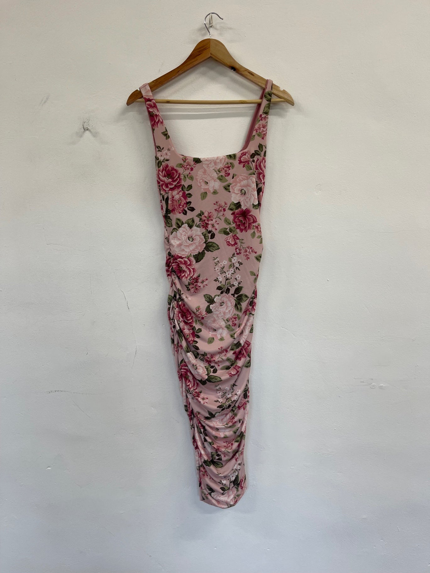 Stunning Club L London ruched floral Dress Uk8 Pink FH539