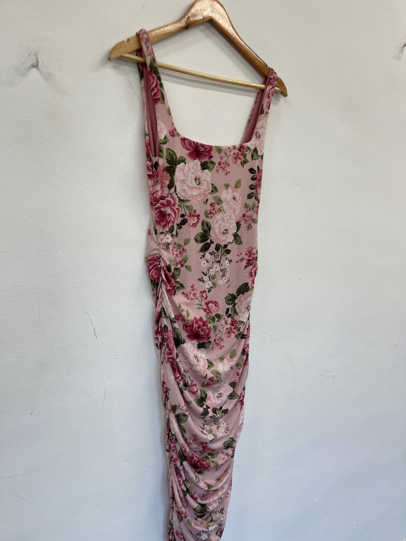 Stunning Club L London ruched floral Dress Uk8 Pink FH539
