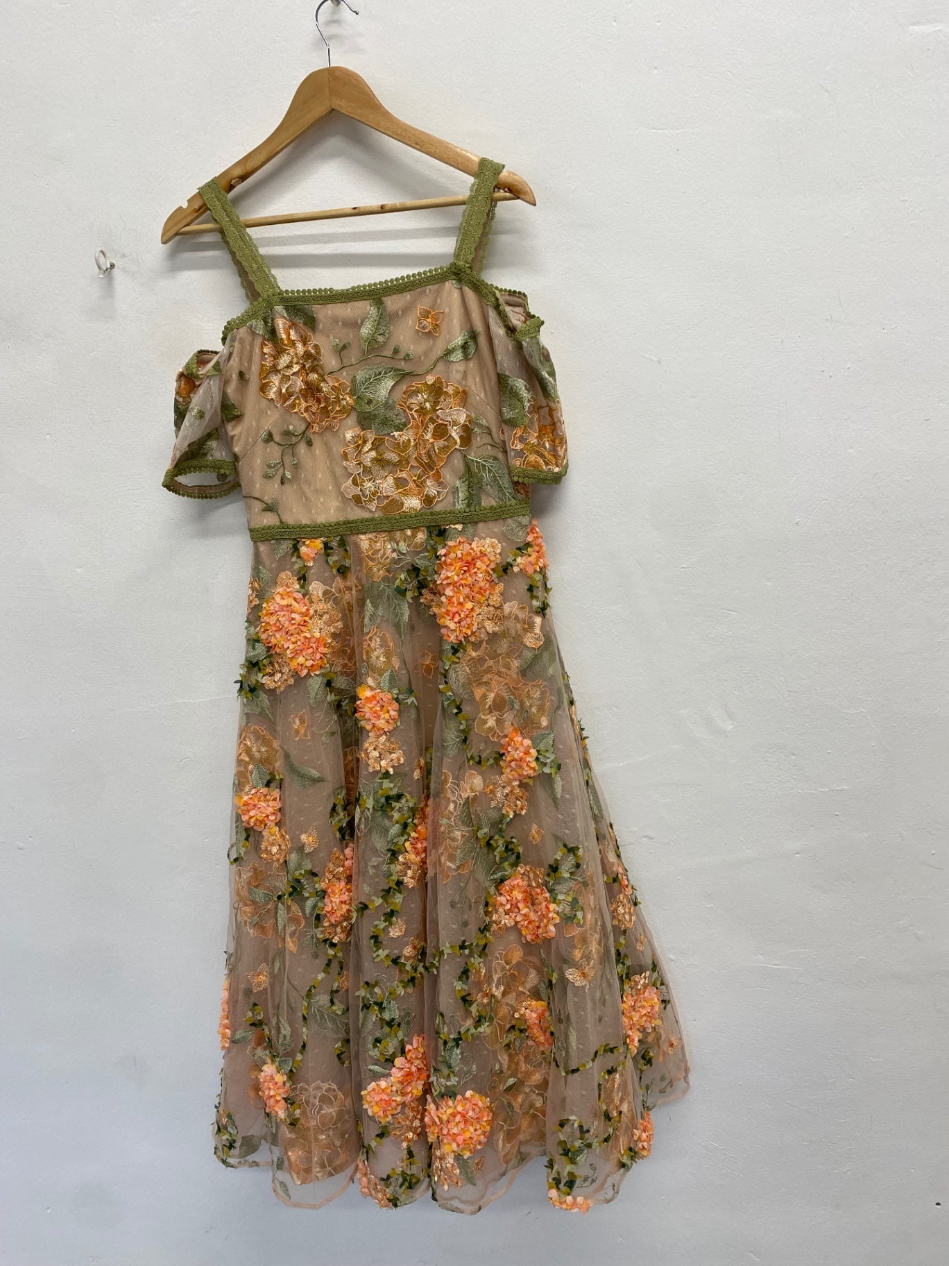 Stunning Marchesa Notte Midi Dress UK 12 Beige green floral embroidered CT551