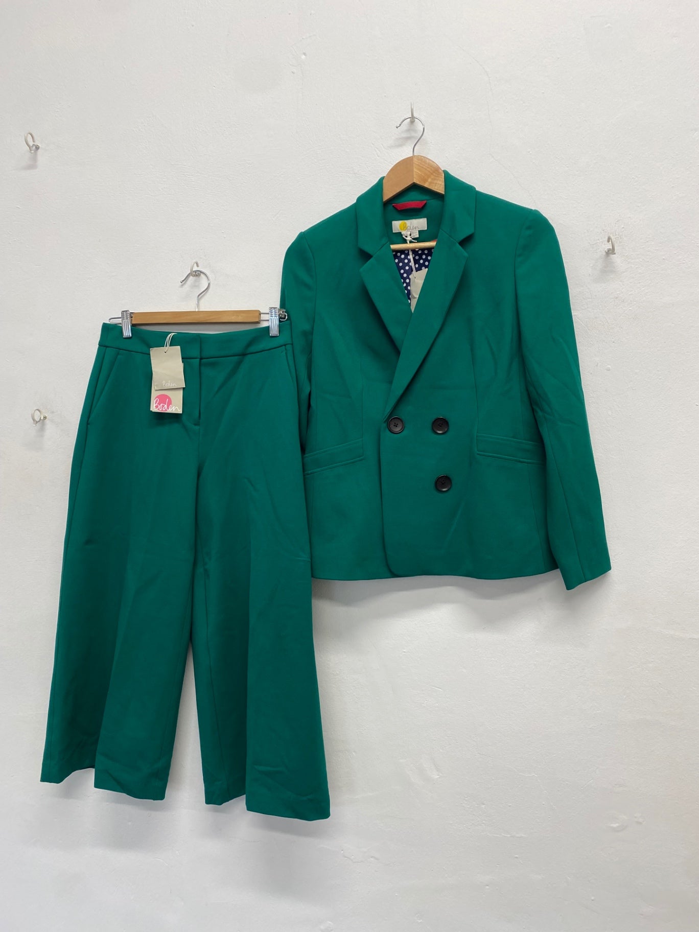 Stunning Boden Suit UK 10 petite Emerald green new CT551