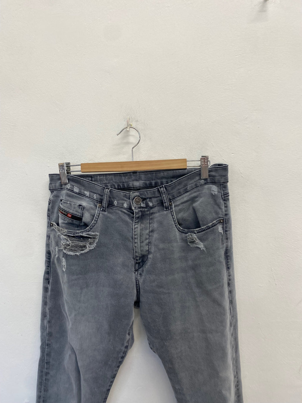 Classic men’s Diesel distressed Jeans W32" Grey NB563