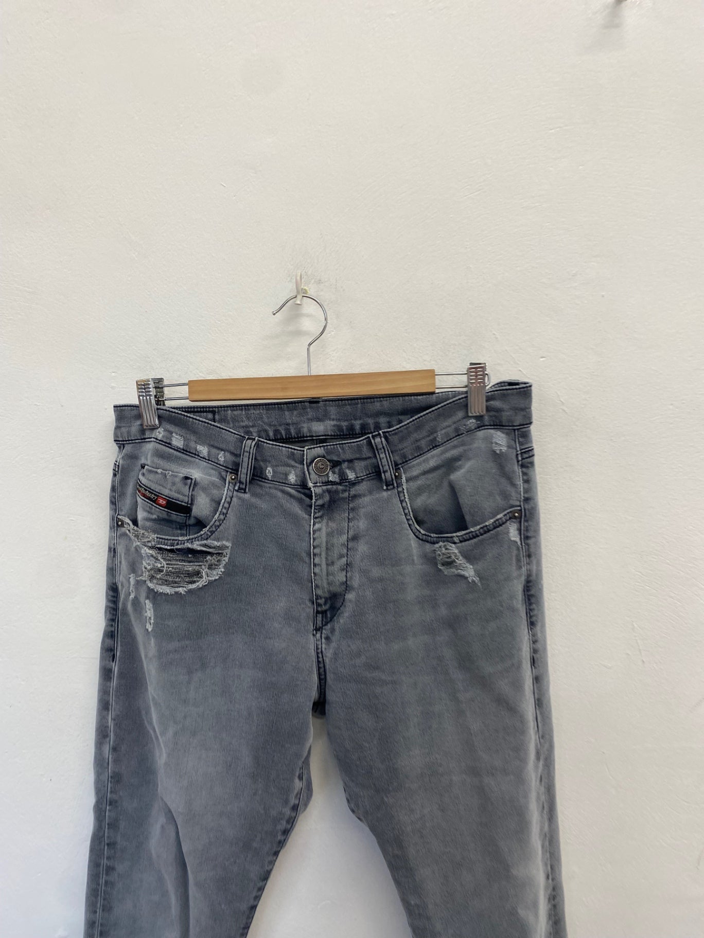 Classic men’s Diesel distressed Jeans W32" Grey NB563