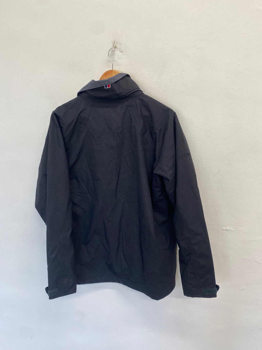 Classic men’s Berghaus Raincoat UK M Black outdoors NB563
