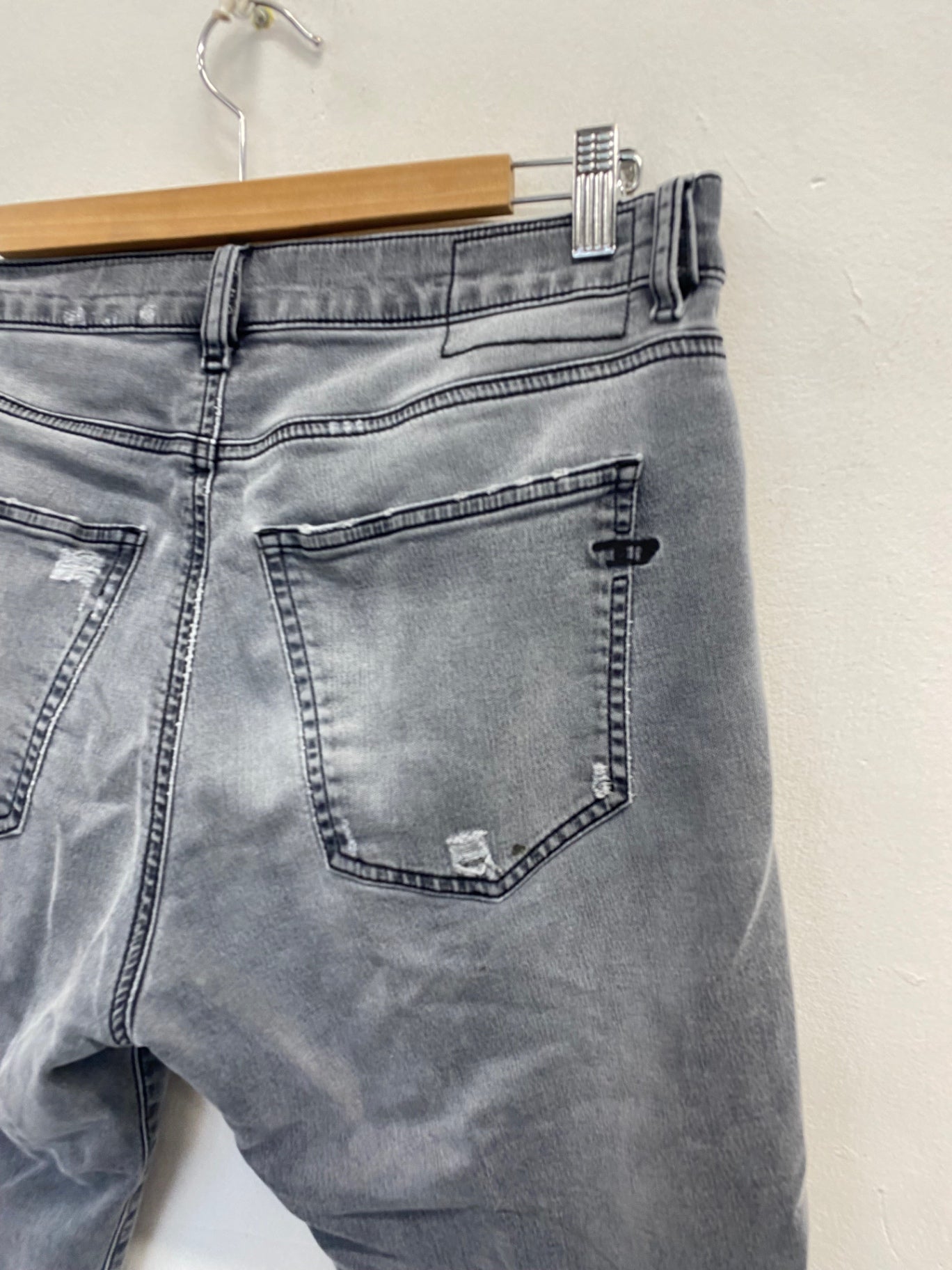 Classic men’s Diesel distressed Jeans W32" Grey NB563
