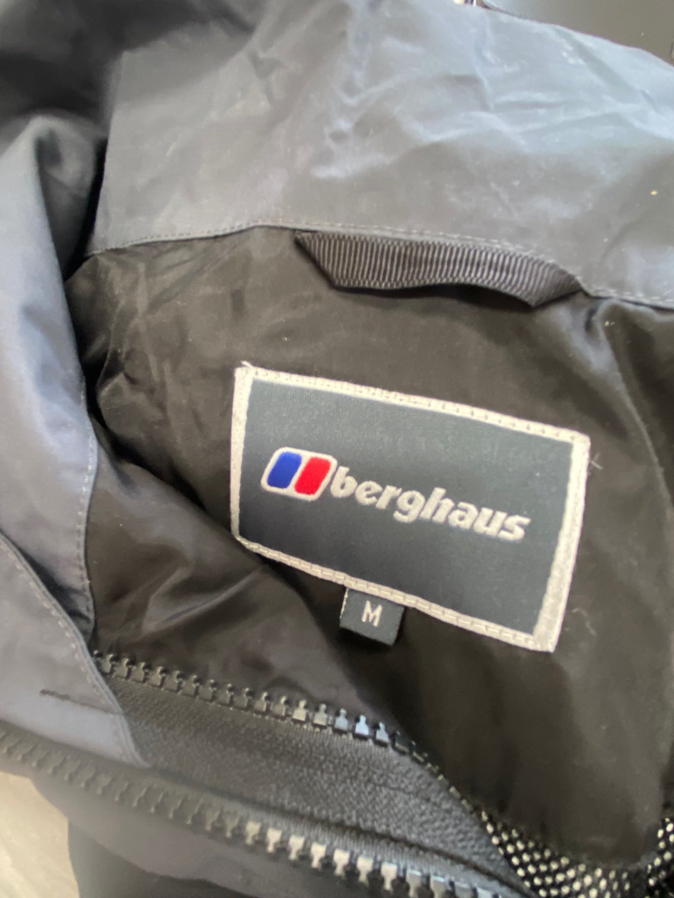 Classic men’s Berghaus Raincoat UK M Black outdoors NB563