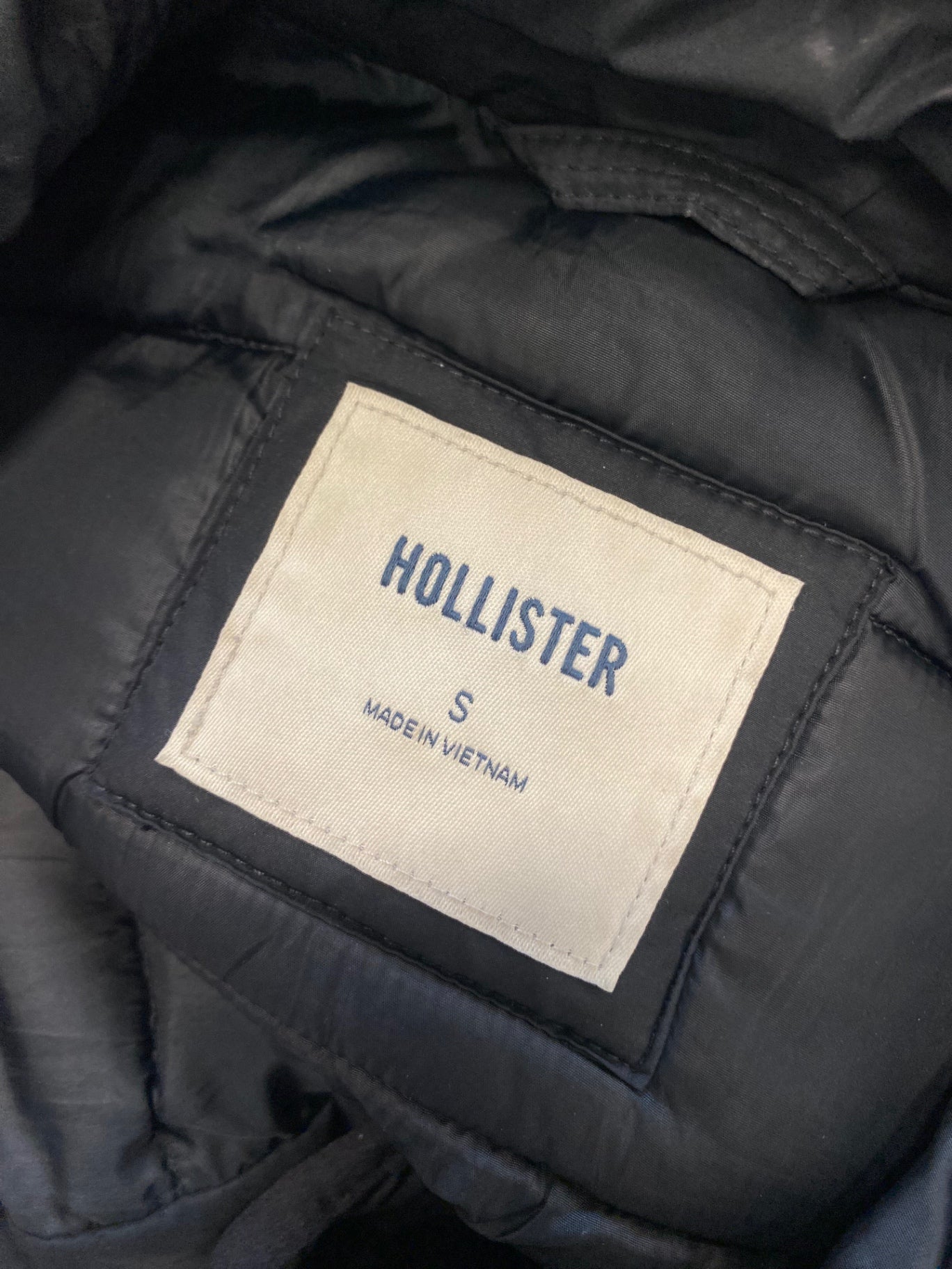 Stunning Hollister Puffer Jacket UK 6-8 Black crop NB563