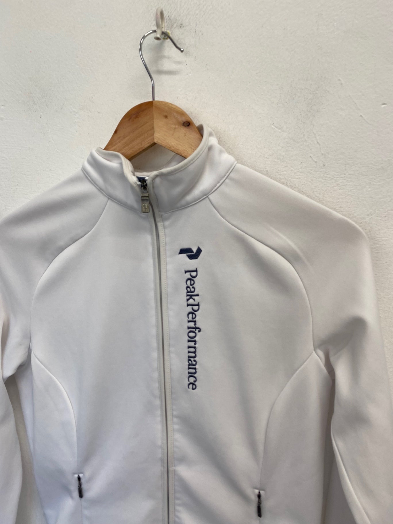 Stunning womens Peak Performance Sports Jacket UK 8 White active NB563