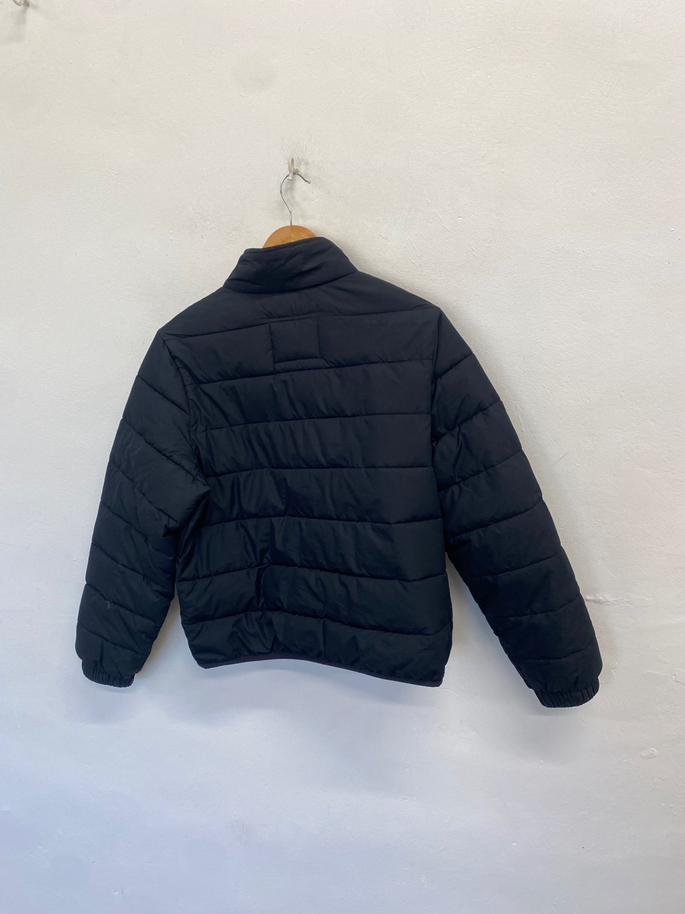 Stunning Hollister Puffer Jacket UK 6-8 Black crop NB563