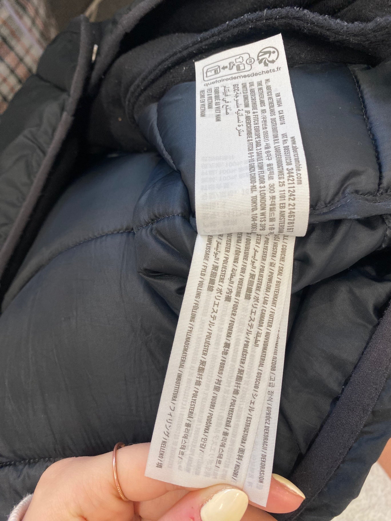 Stunning Hollister Puffer Jacket UK 6-8 Black crop NB563