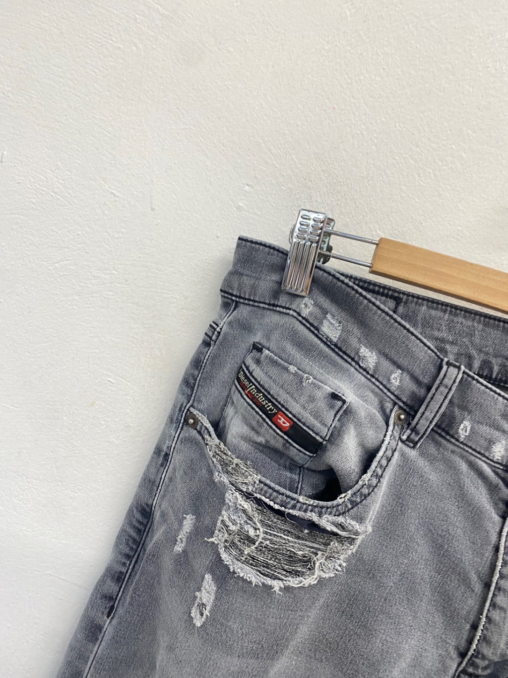 Classic men’s Diesel distressed Jeans W32" Grey NB563