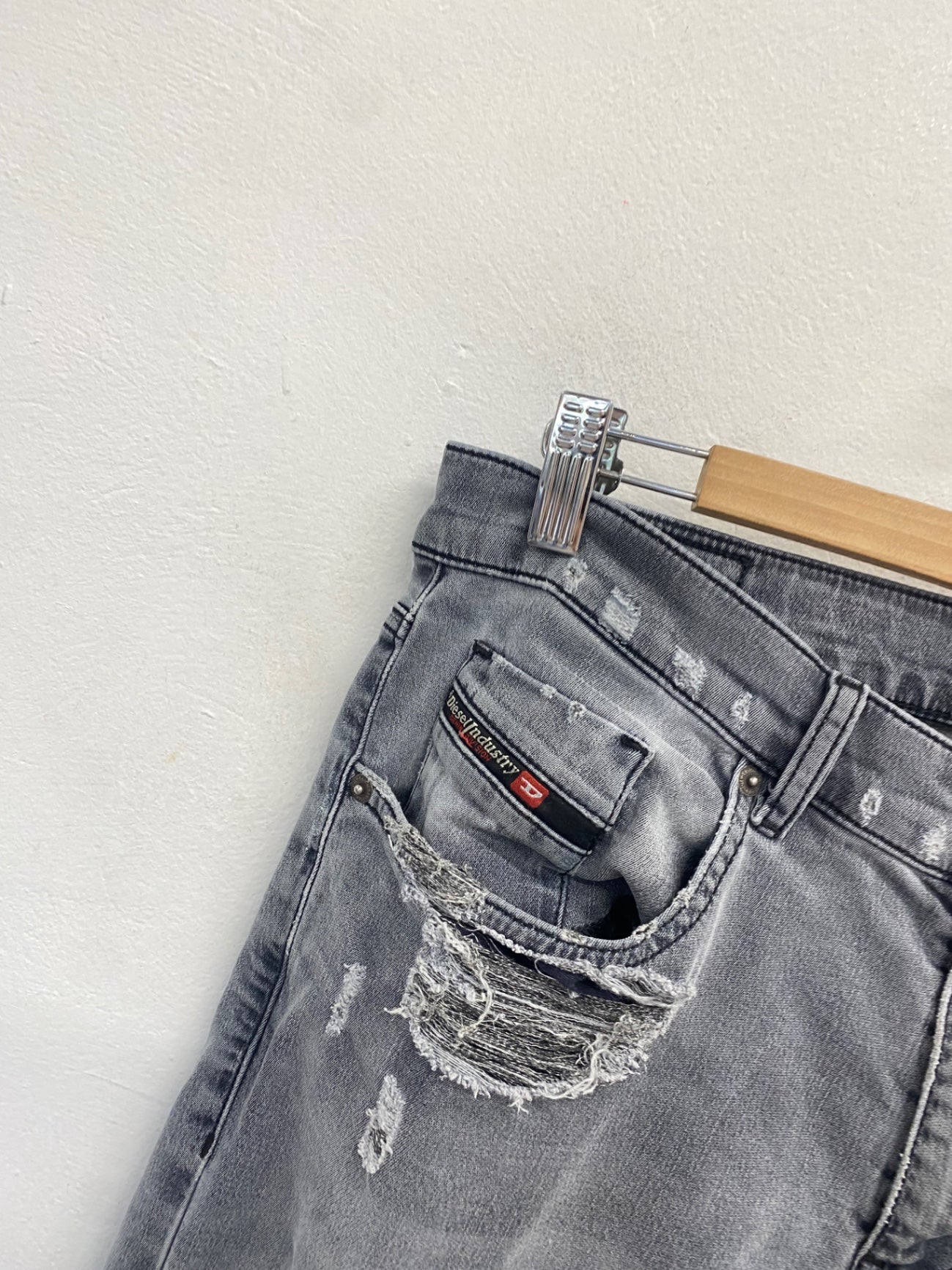 Classic men’s Diesel distressed Jeans W32" Grey NB563