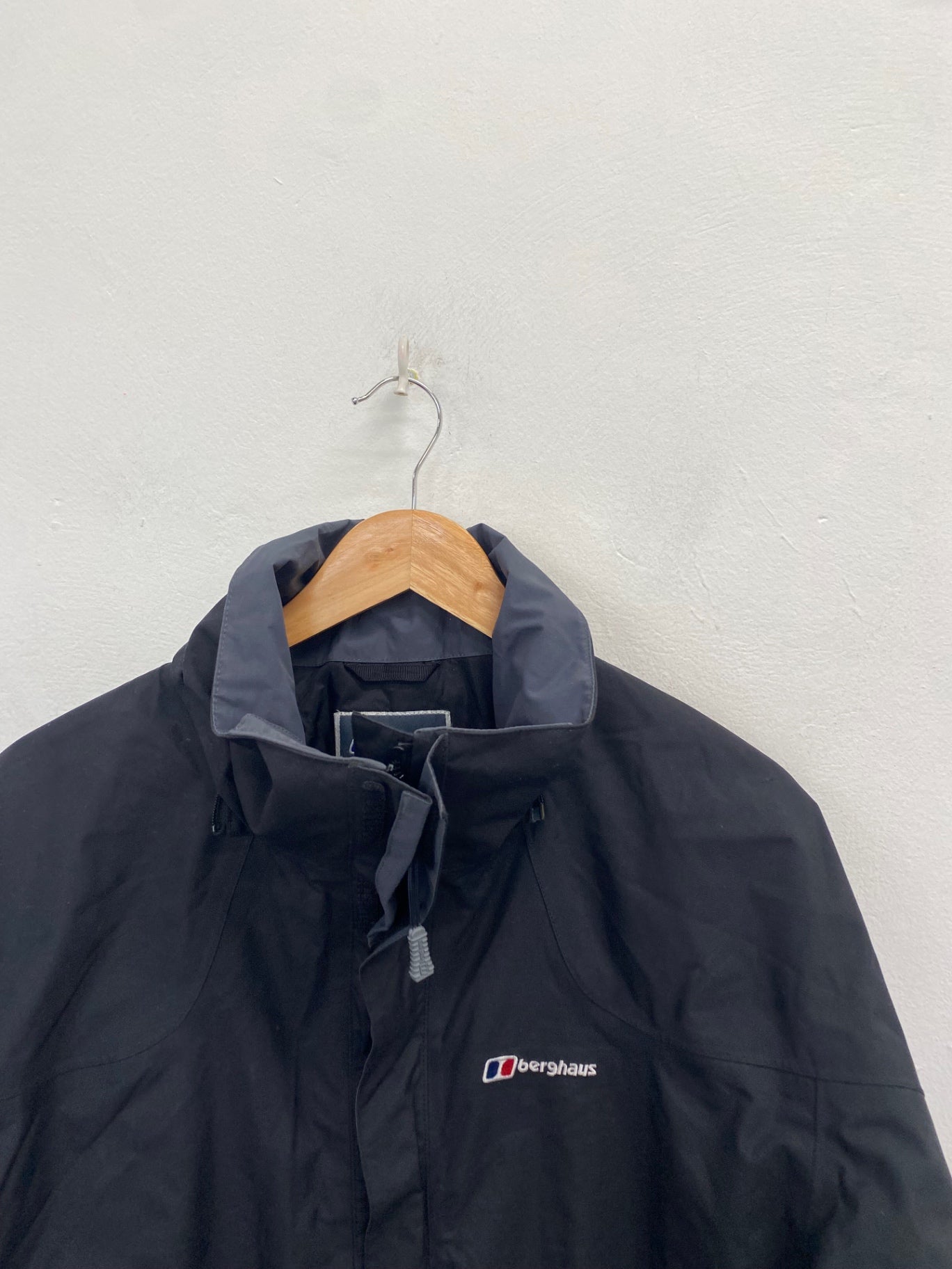 Classic men’s Berghaus Raincoat UK M Black outdoors NB563