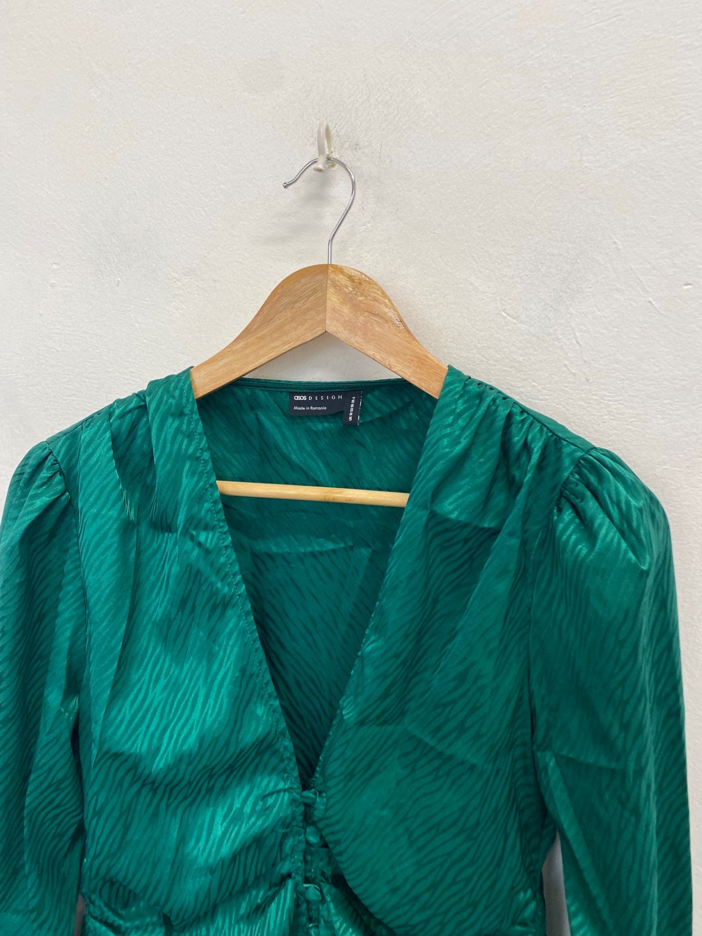 Stunning Asos Design Blouse Uk 10 Green zebra satin AM564