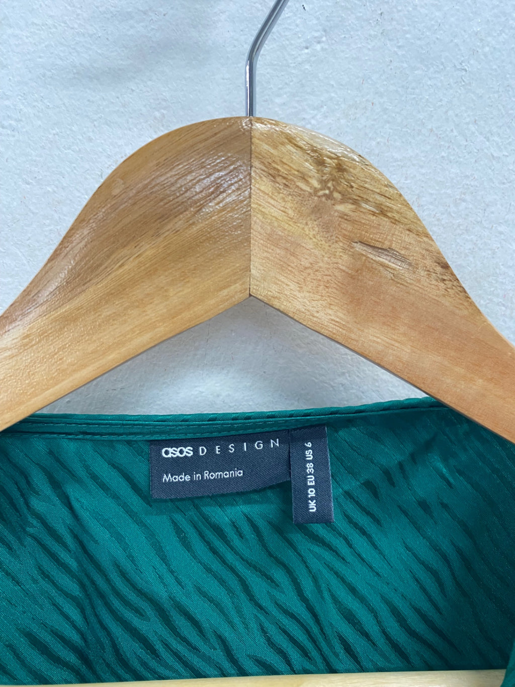 Stunning Asos Design Blouse Uk 10 Green zebra satin AM564