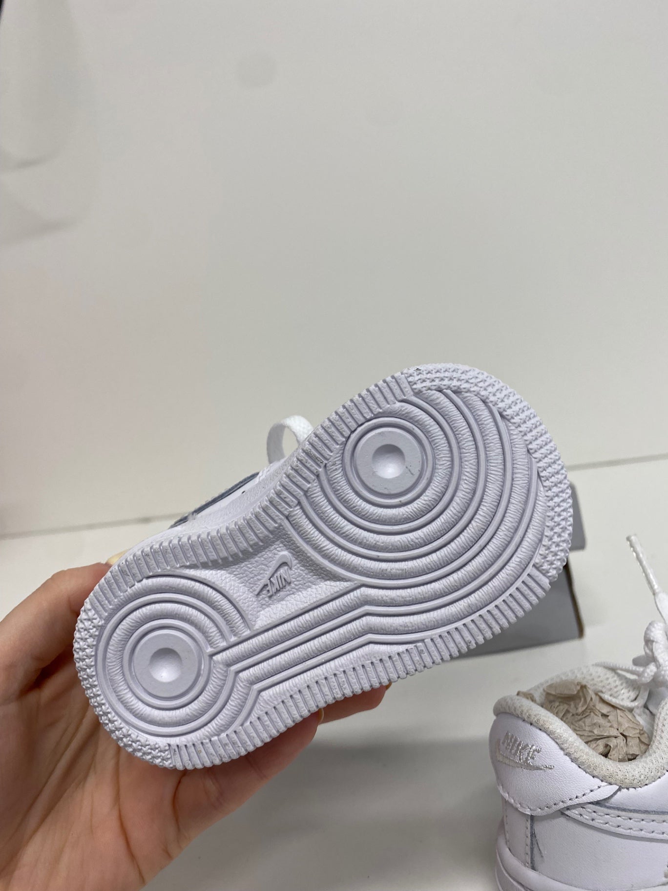Fabulous Nike air le baby Trainers UK 2.5 White AM564