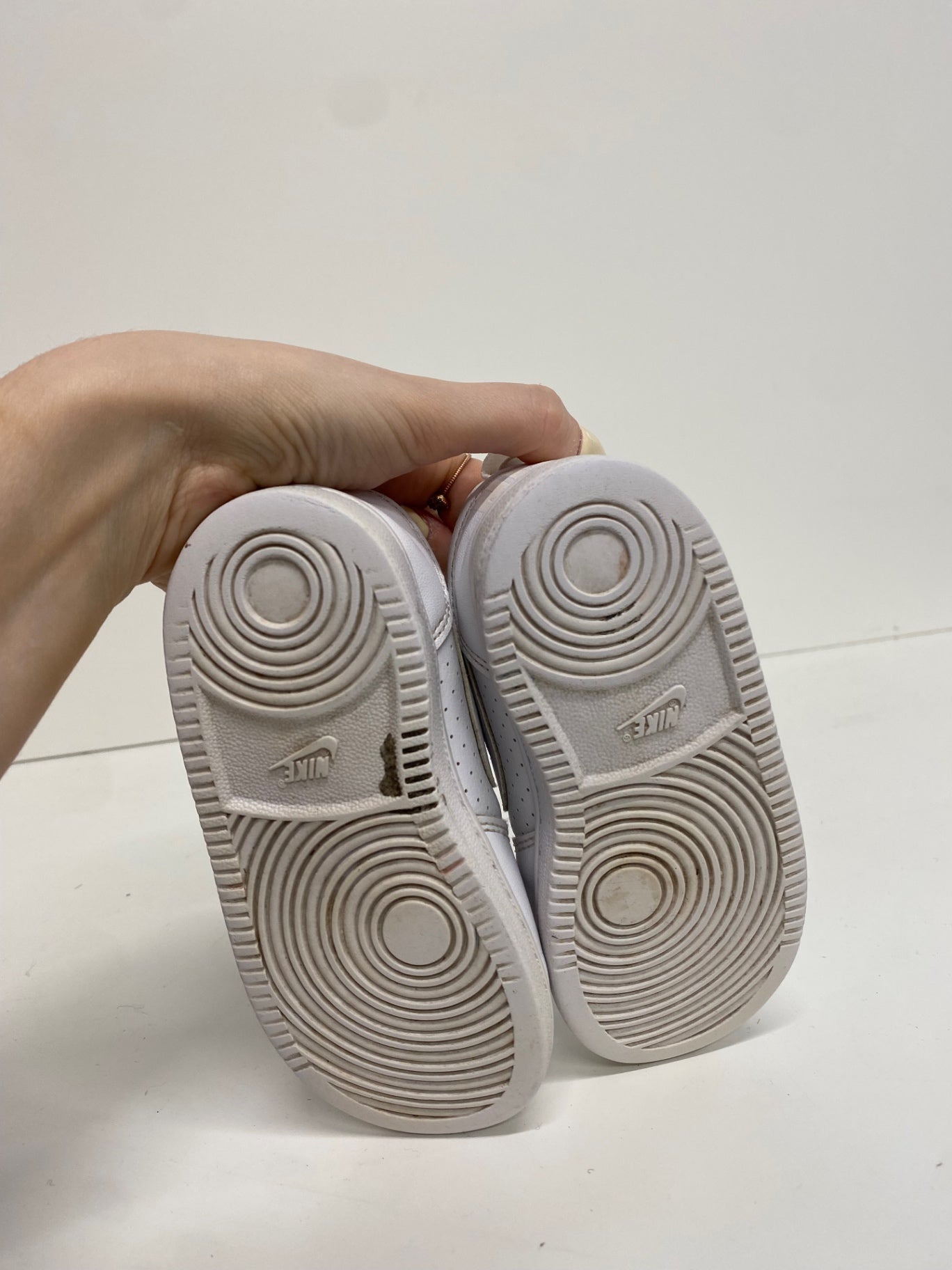 Classic kids Nike air force Trainers Uk 6.5 White AM564 