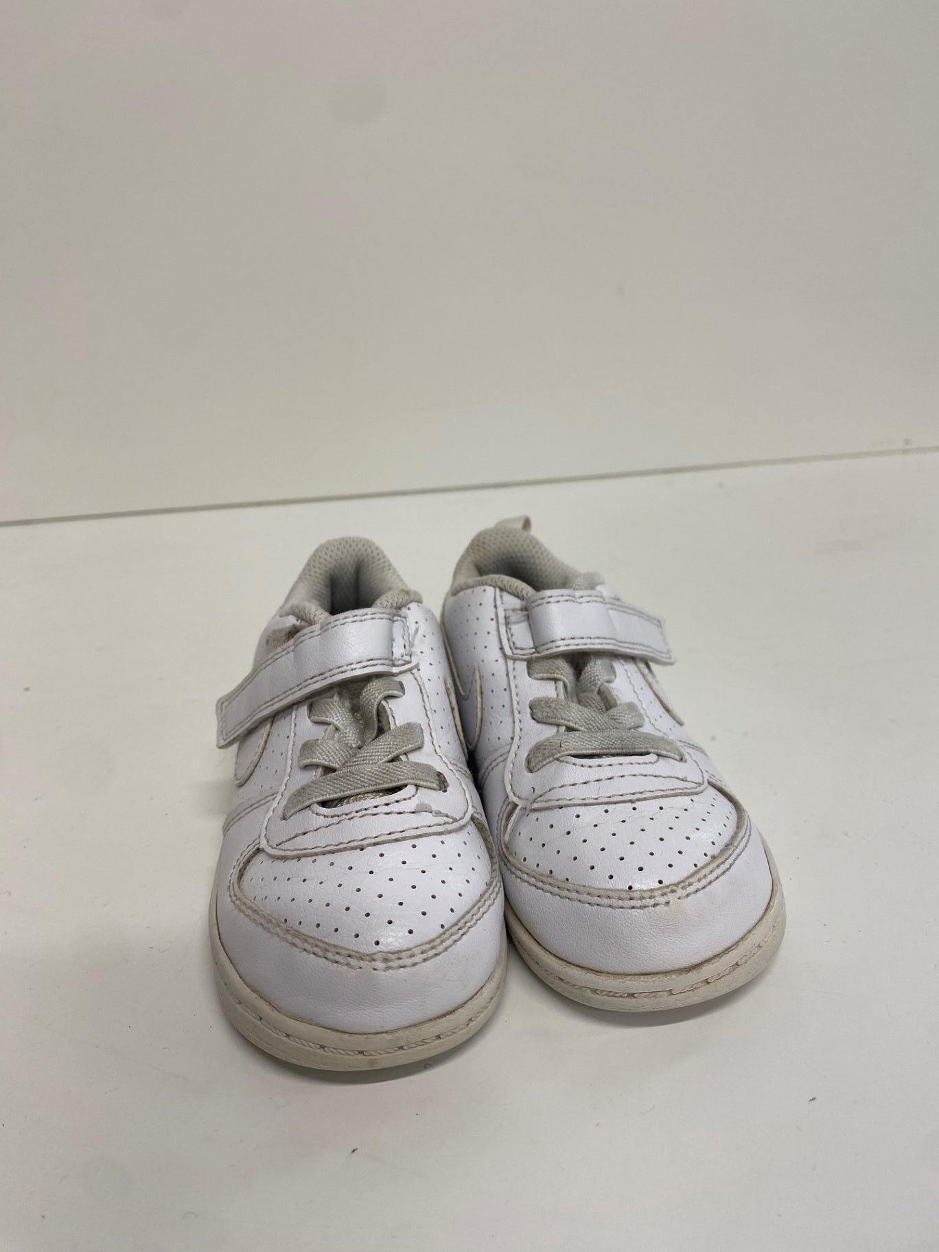 Classic kids Nike air force Trainers Uk 6.5 White AM564 