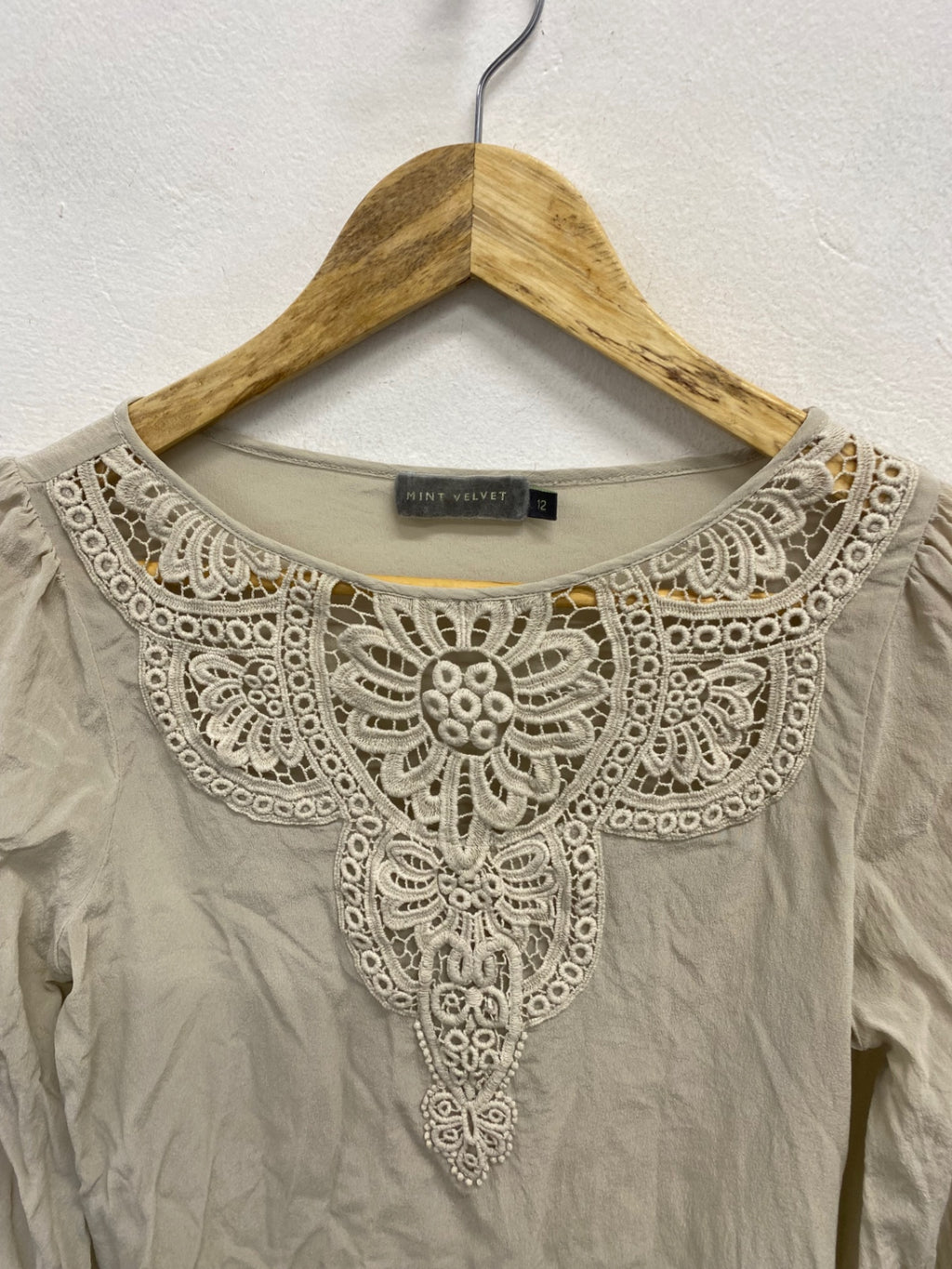 Stunning Mint Velvet Blouse UK 12 Beige silk lace SD553