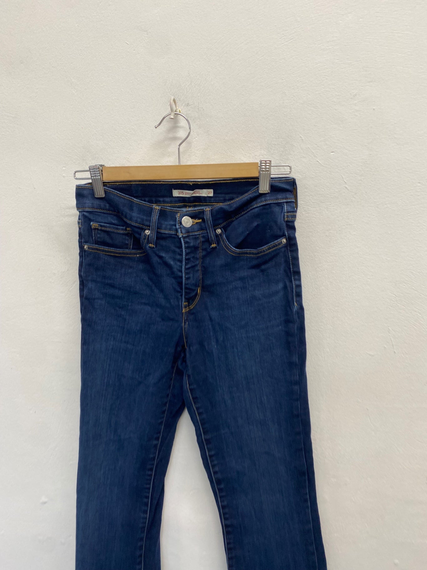 Stunning Levi's shaping bootcut Flared jeans W27” Blue CV565
