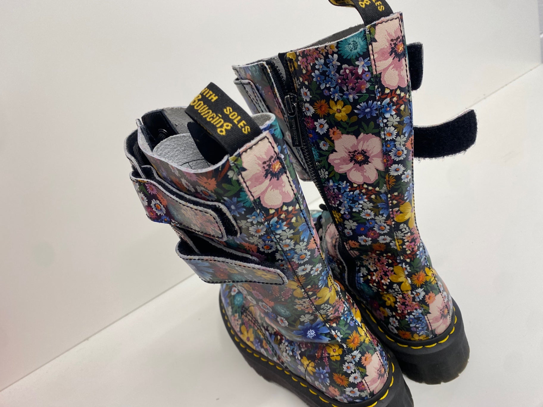 Stunning Dr. Martens wanderlust haggar Knee high Boots Uk 6 Multicolor floral CV565