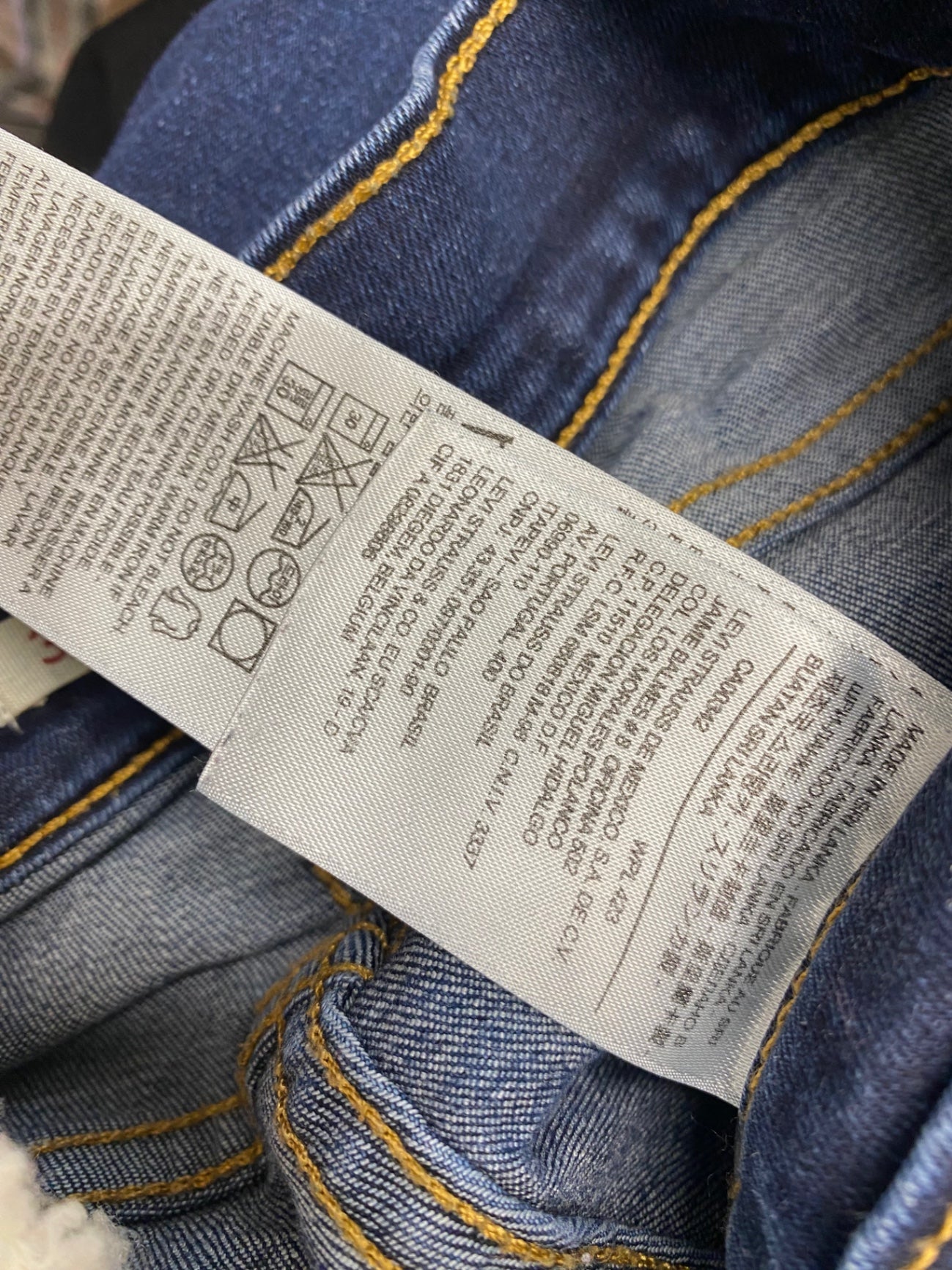 Stunning Levi's shaping bootcut Flared jeans W27” Blue CV565
