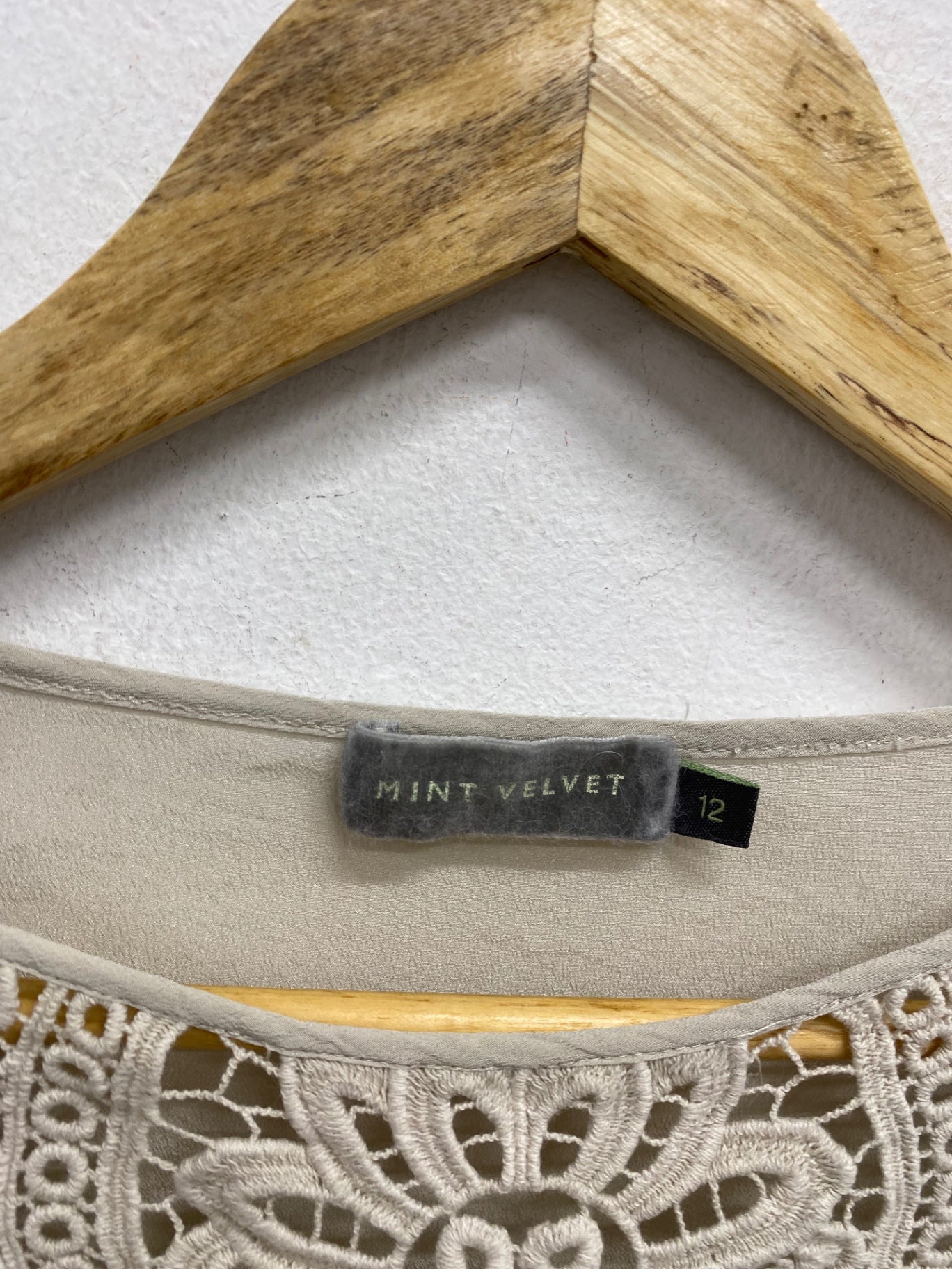 Stunning Mint Velvet Blouse UK 12 Beige silk lace SD553