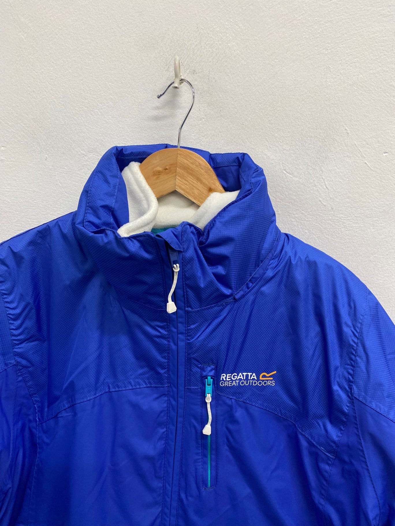 Stunning Regatta great outdoors 2 layer Waterproof jacket UK 16 Blue CW566