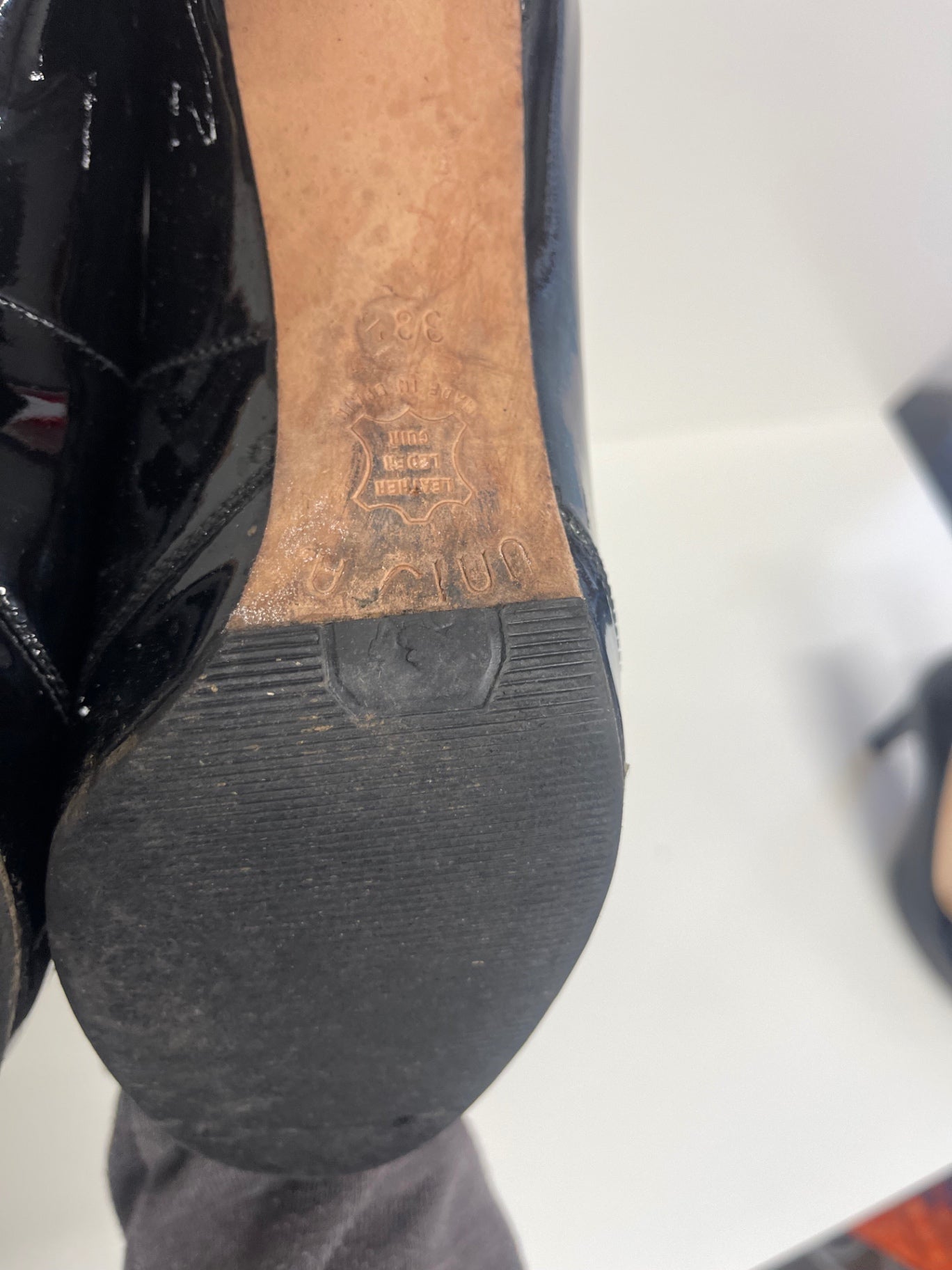 Stunning UniSa Black Patent classic Court Heels shoes  Uk5.5 Black CW566