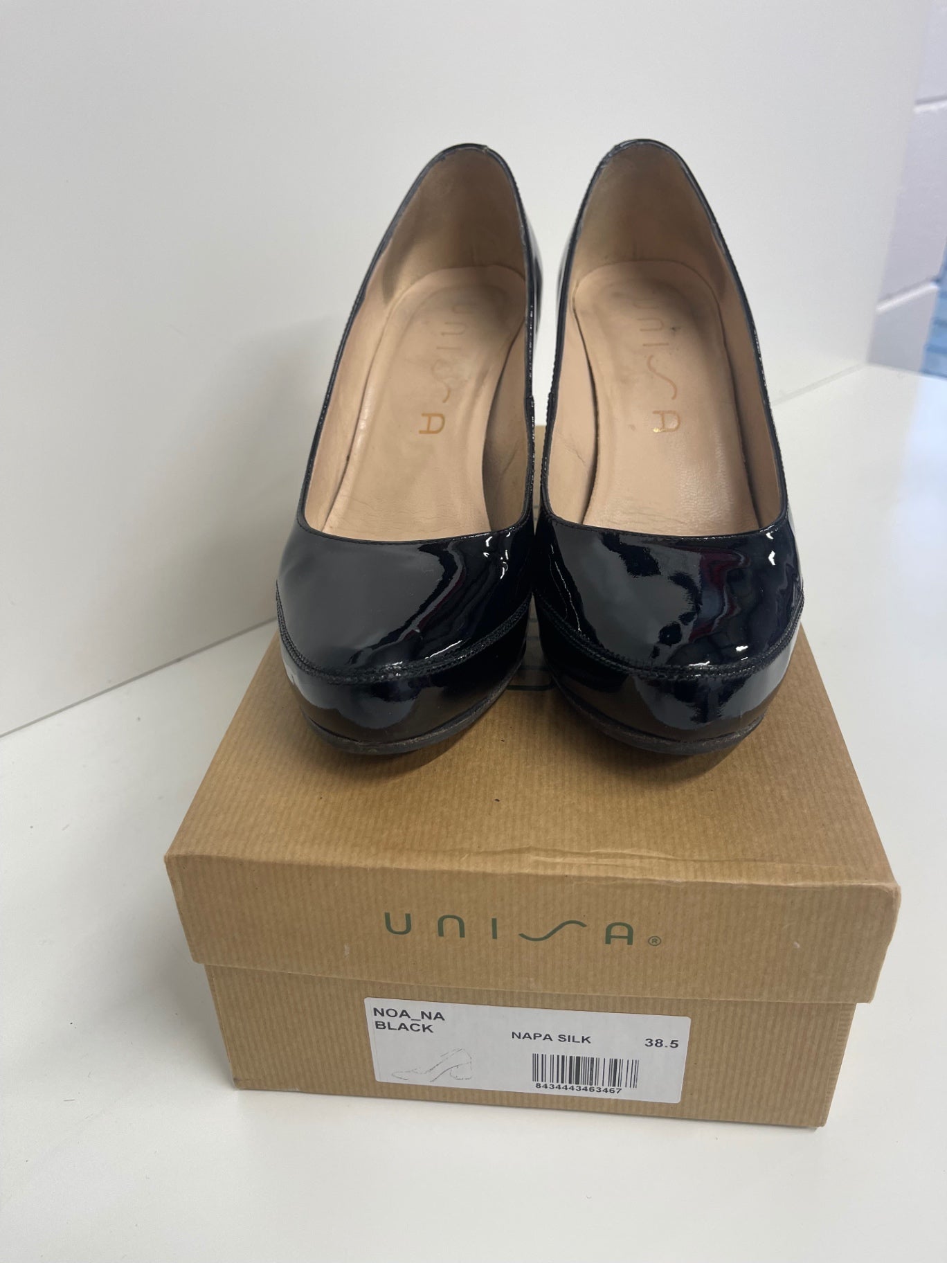 Stunning UniSa Black Patent classic Court Heels shoes  Uk5.5 Black CW566