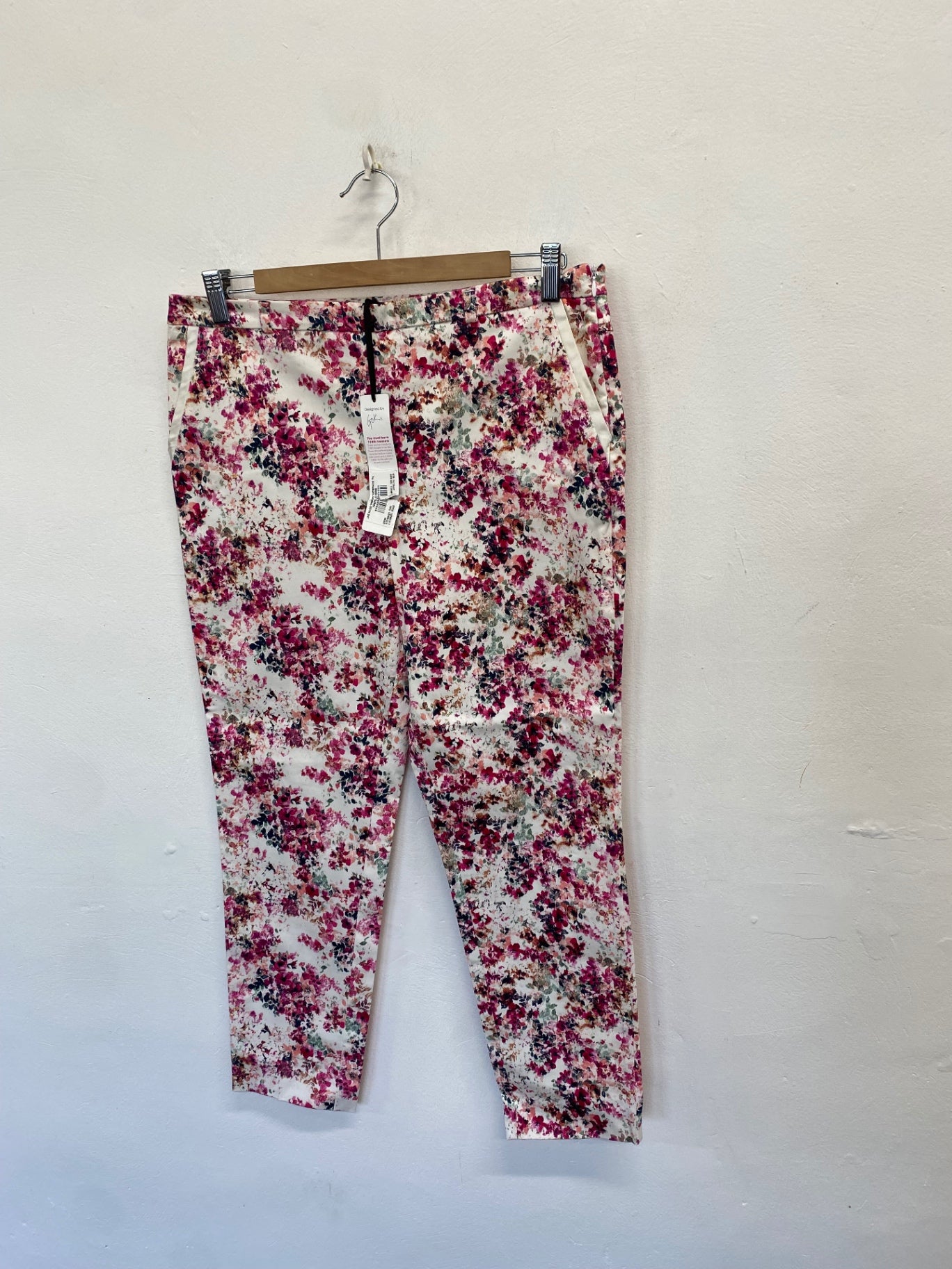 Stunning TU Skinny trousers UK 14 short Pink Floral Print CW566