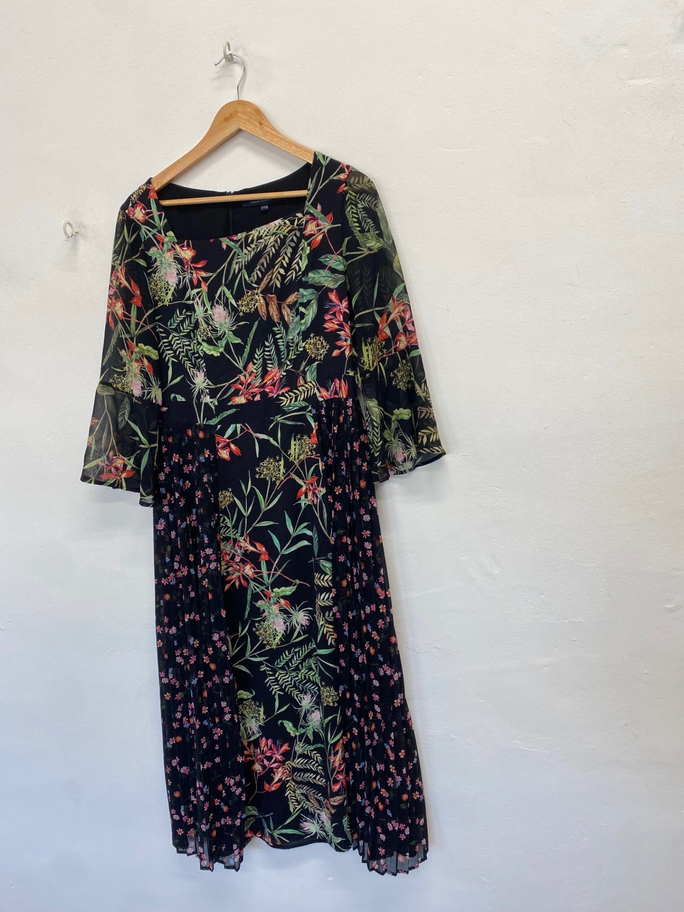 Stunning French Connection Maxi Dress UK 14 Black floral floaty CW566