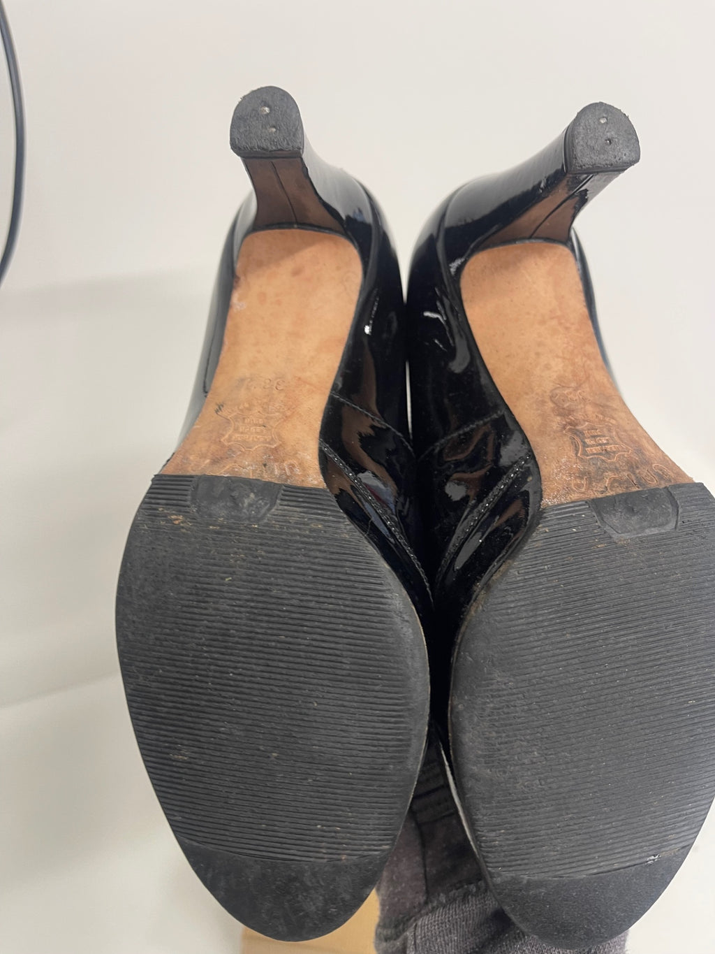 Stunning UniSa Black Patent classic Court Heels shoes  Uk5.5 Black CW566