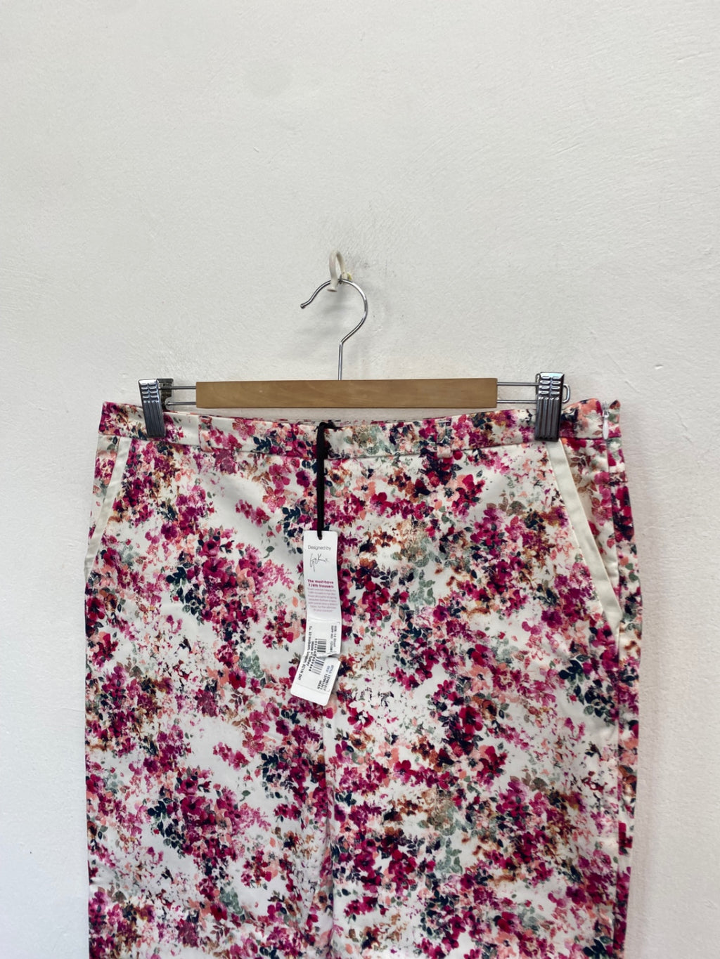 Stunning TU Skinny trousers UK 14 short Pink Floral Print CW566