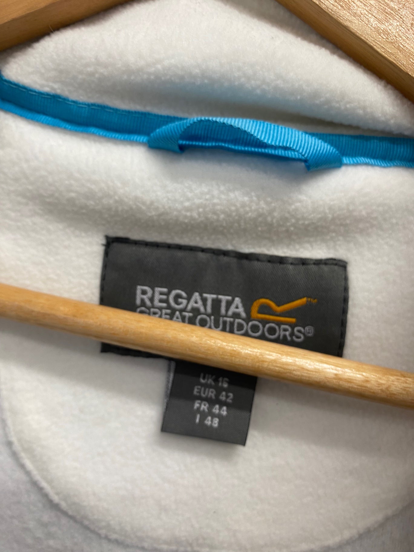 Stunning Regatta great outdoors 2 layer Waterproof jacket UK 16 Blue CW566