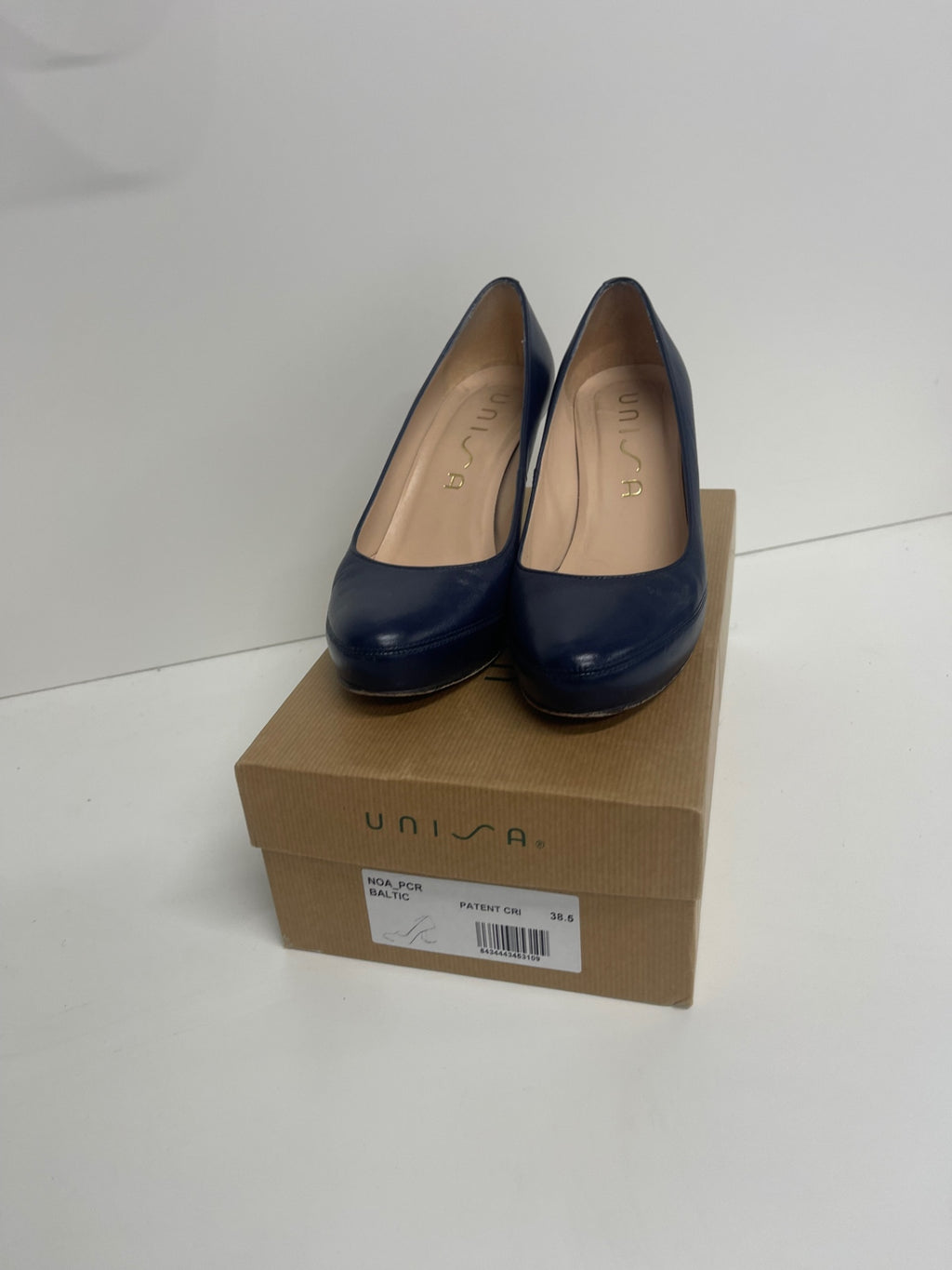 Stunning Unisa Court  shoes  UK 5.5 Navy purple  leather CW566