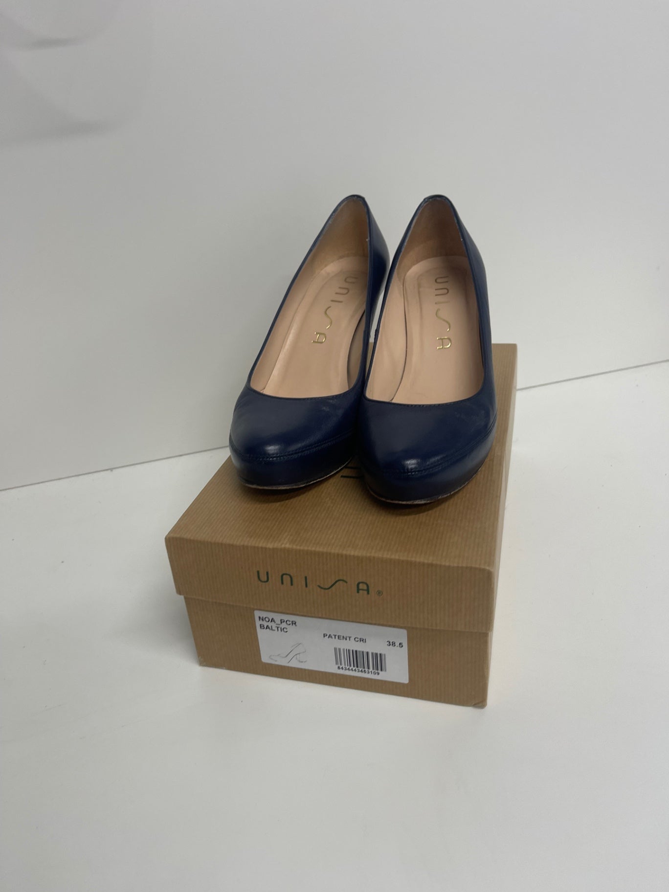 Stunning Unisa Court  shoes  UK 5.5 Navy purple  leather CW566