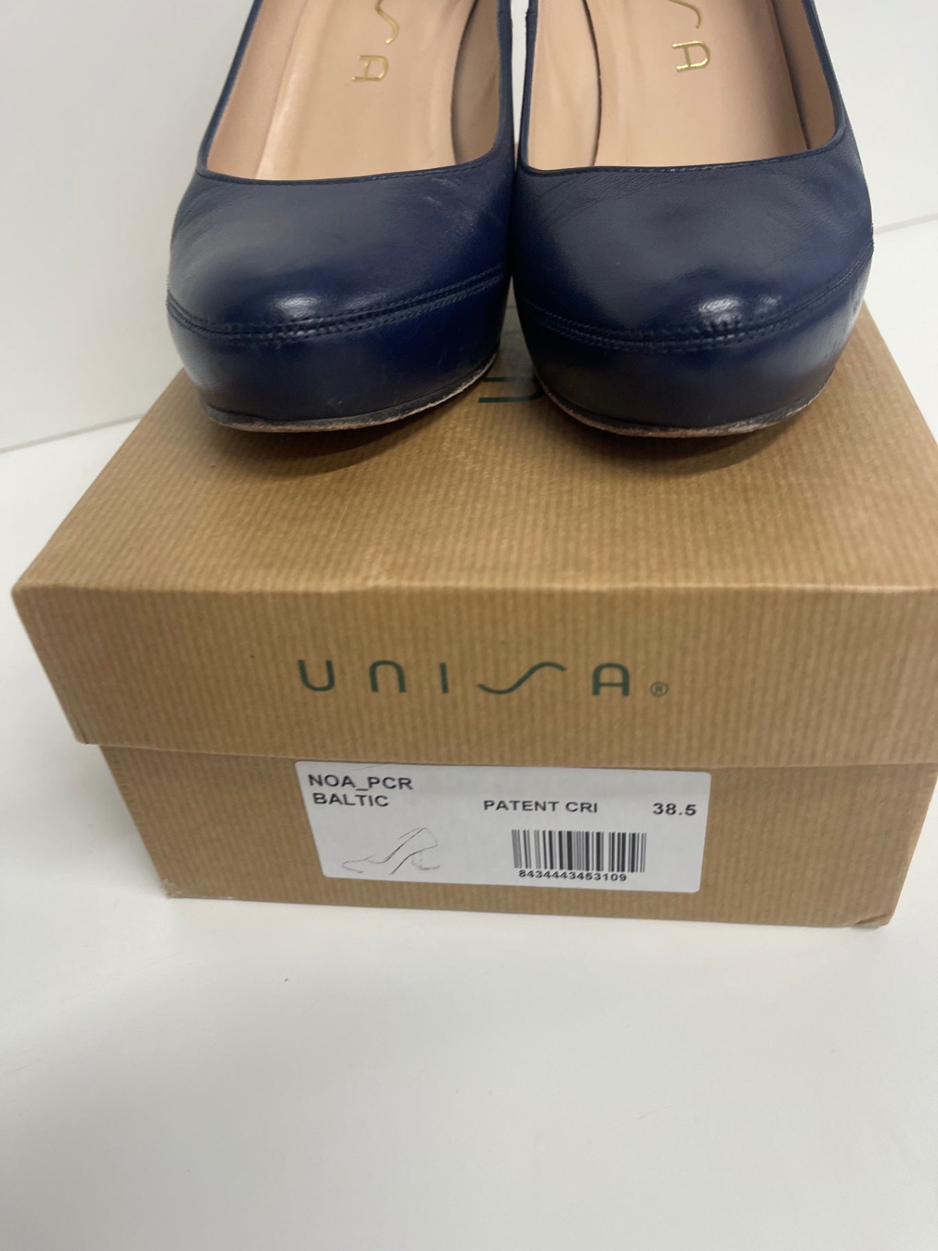 Stunning Unisa Court  shoes  UK 5.5 Navy purple  leather CW566