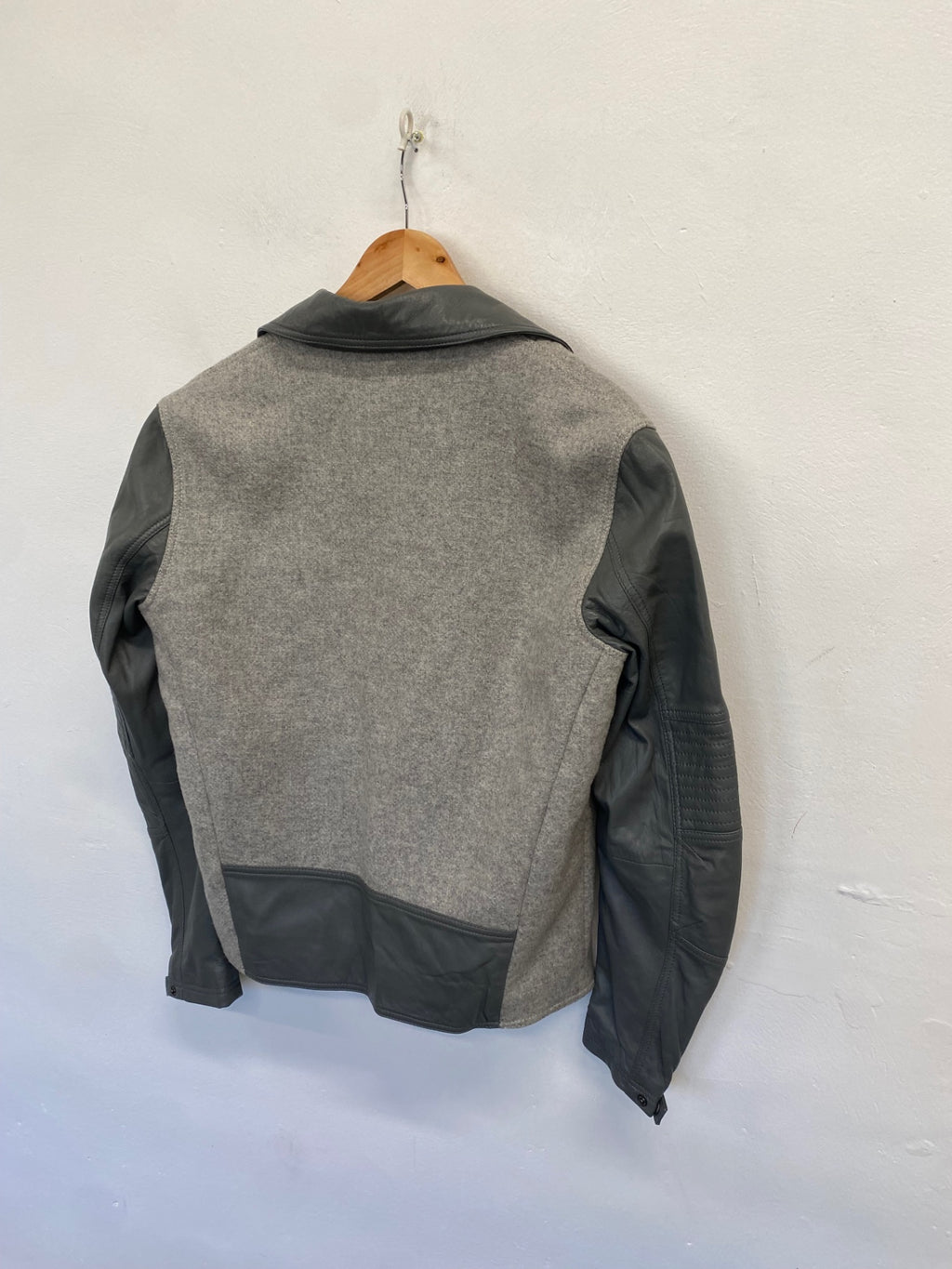 Stunning DKNY leather Biker Jacket UK 10-12 Grey CW566