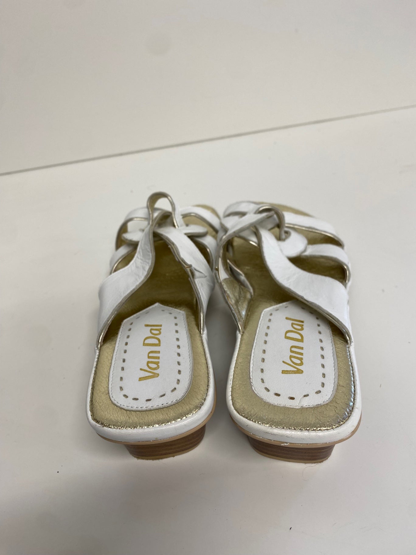 Stunning Van Dal Sandals UK 5.5 White and Gold Y2K CW566