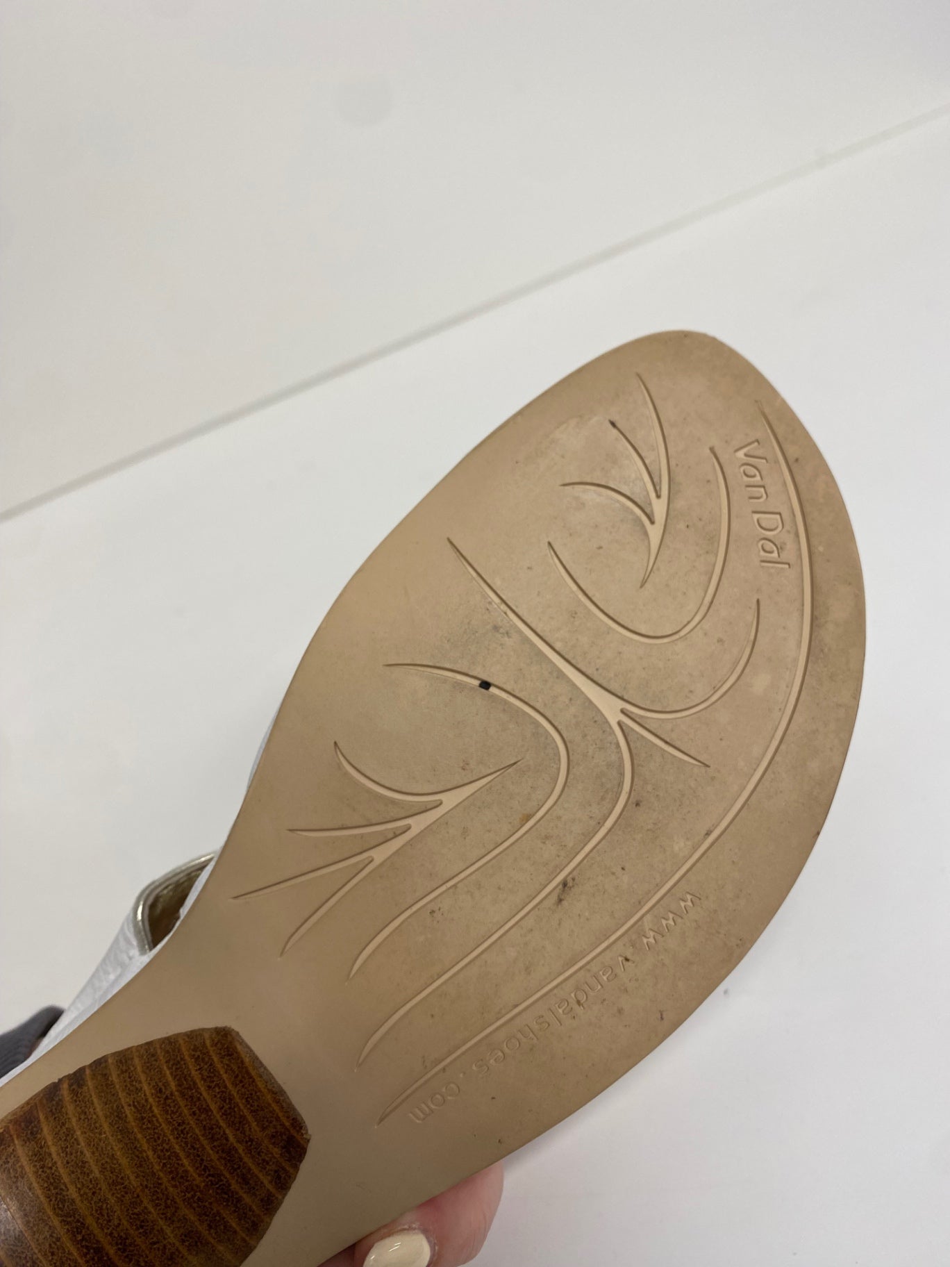 Stunning Van Dal Sandals UK 5.5 White and Gold Y2K CW566