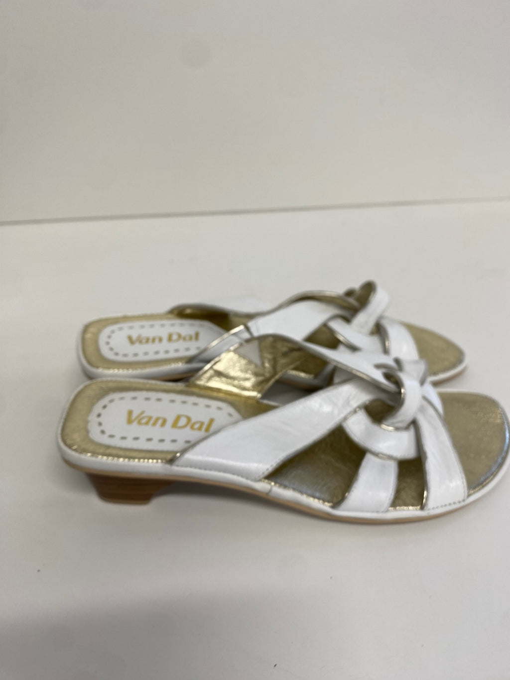 Stunning Van Dal Sandals UK 5.5 White and Gold Y2K CW566