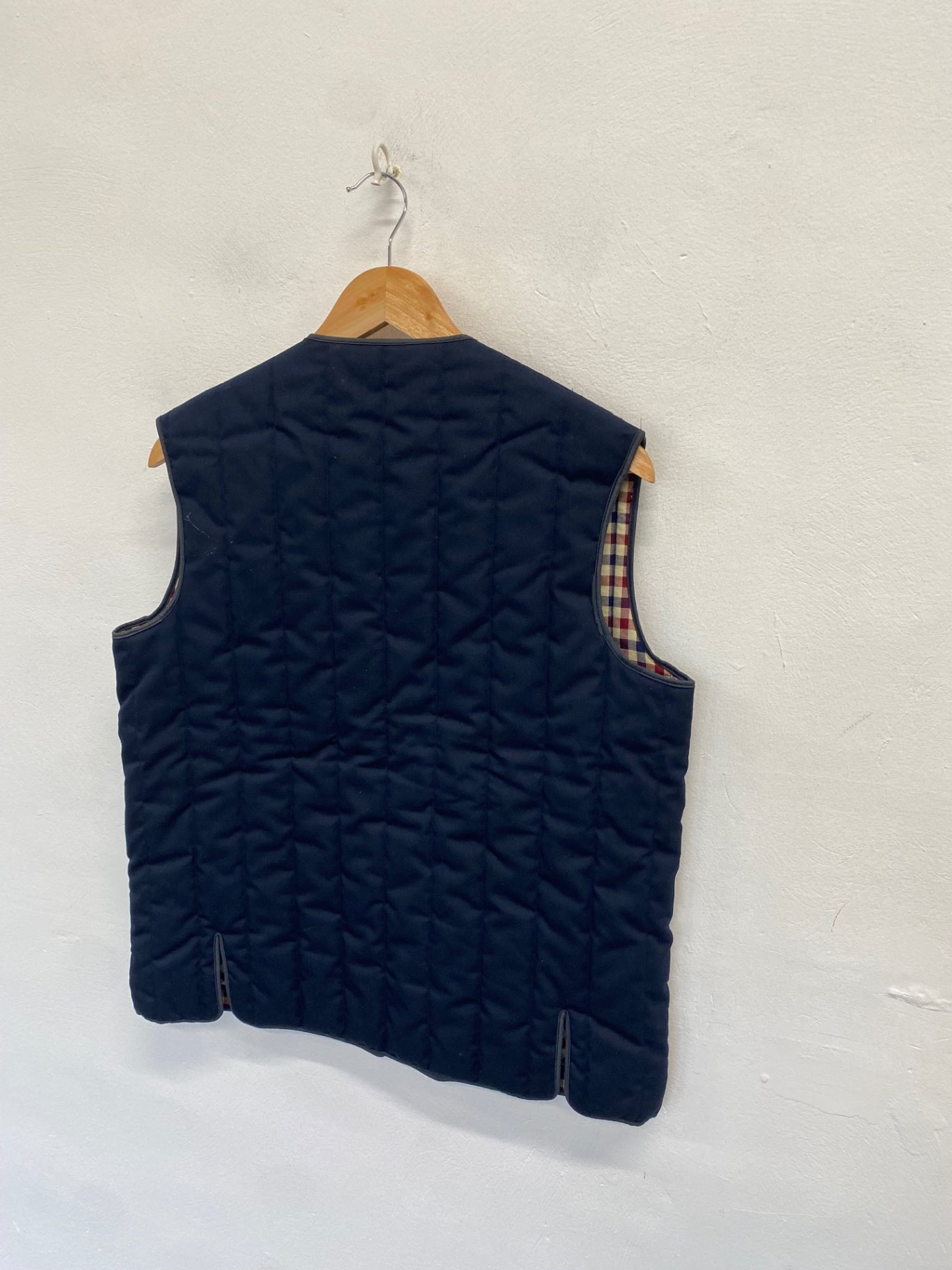 Stunning Made In England reversible quilted Gilet UK 16 Navy checked CW566