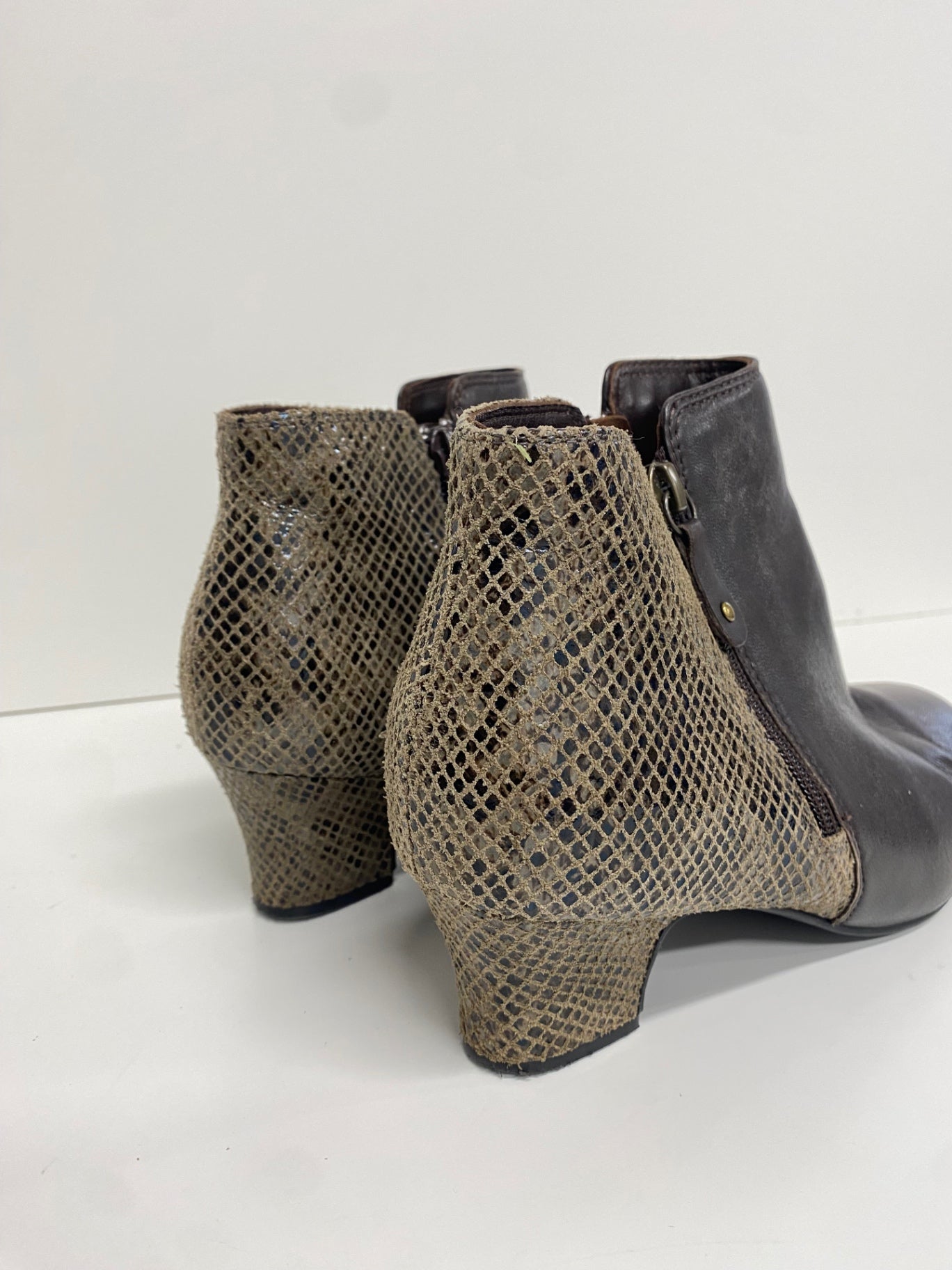 Stunning Hotter leather Ankle Boots UK 5.5 Beige and Brown CW566