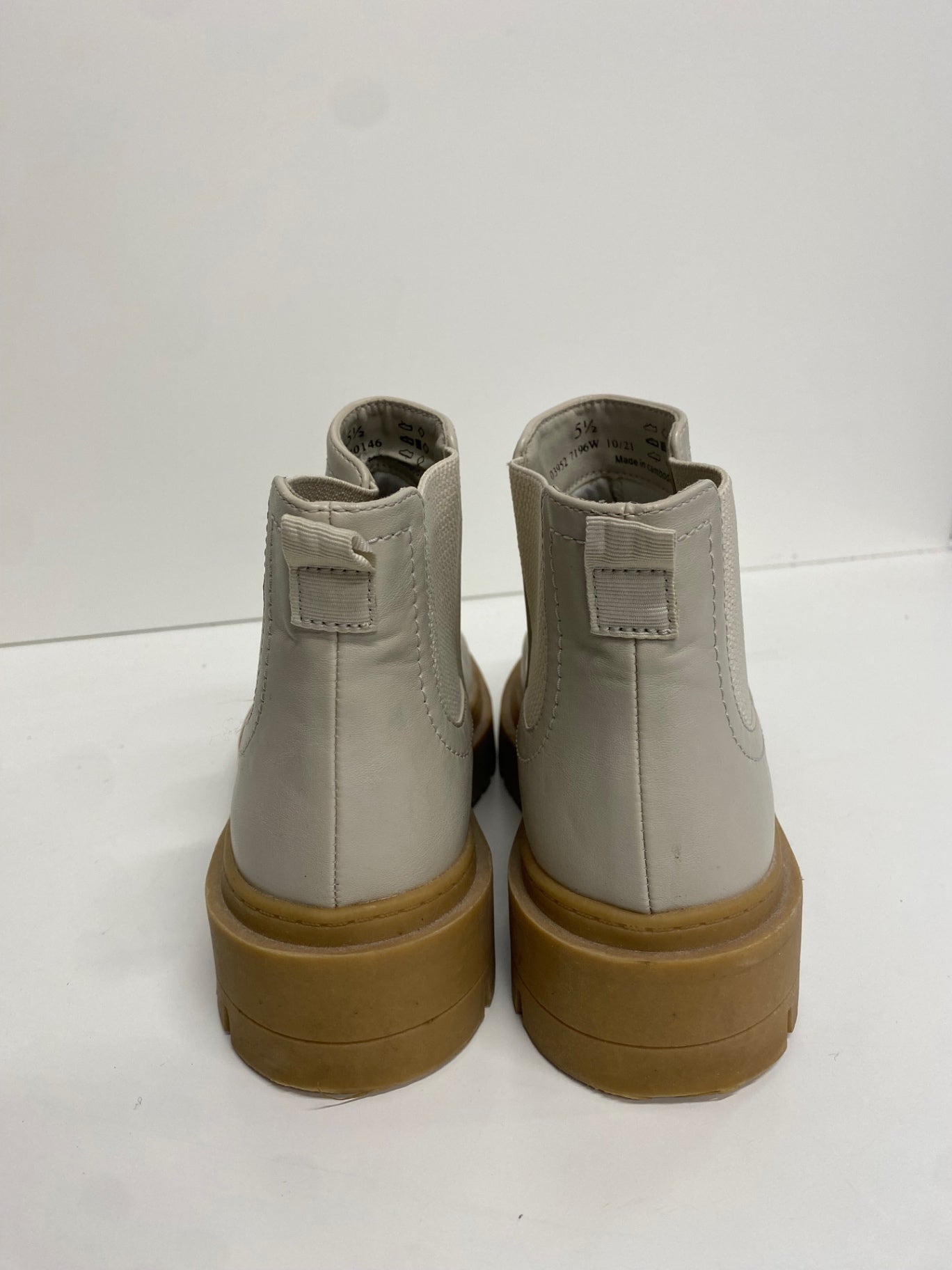 Stunning M&S chunky wide fit Ankle Boots UK 5.5 Ecru CW566