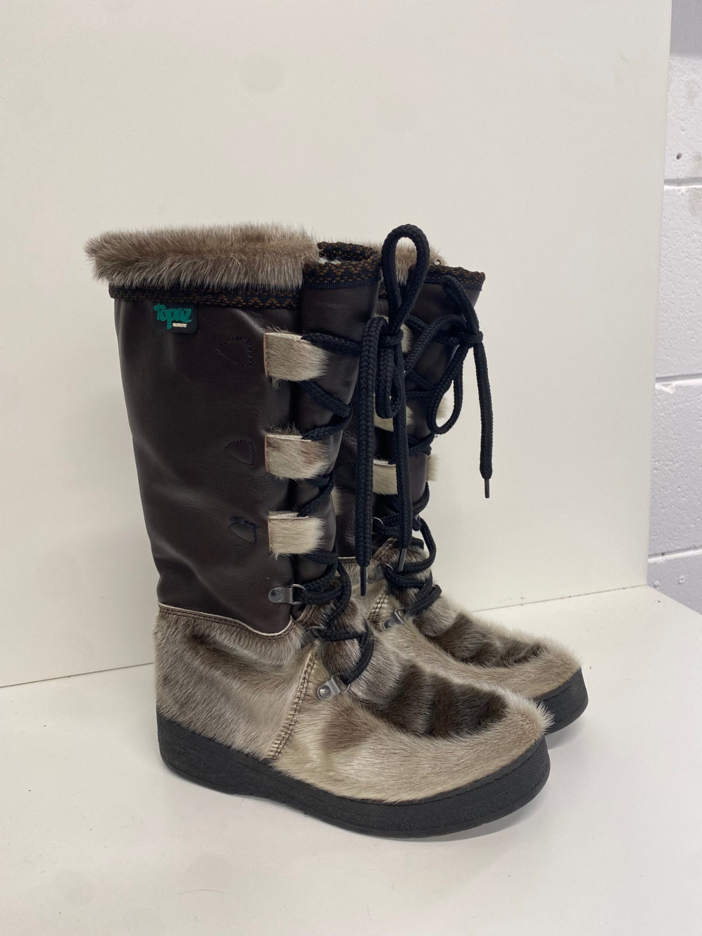 Stunning Topaz Norway reindeer fur Boots Uk 4 Brown beige CW566