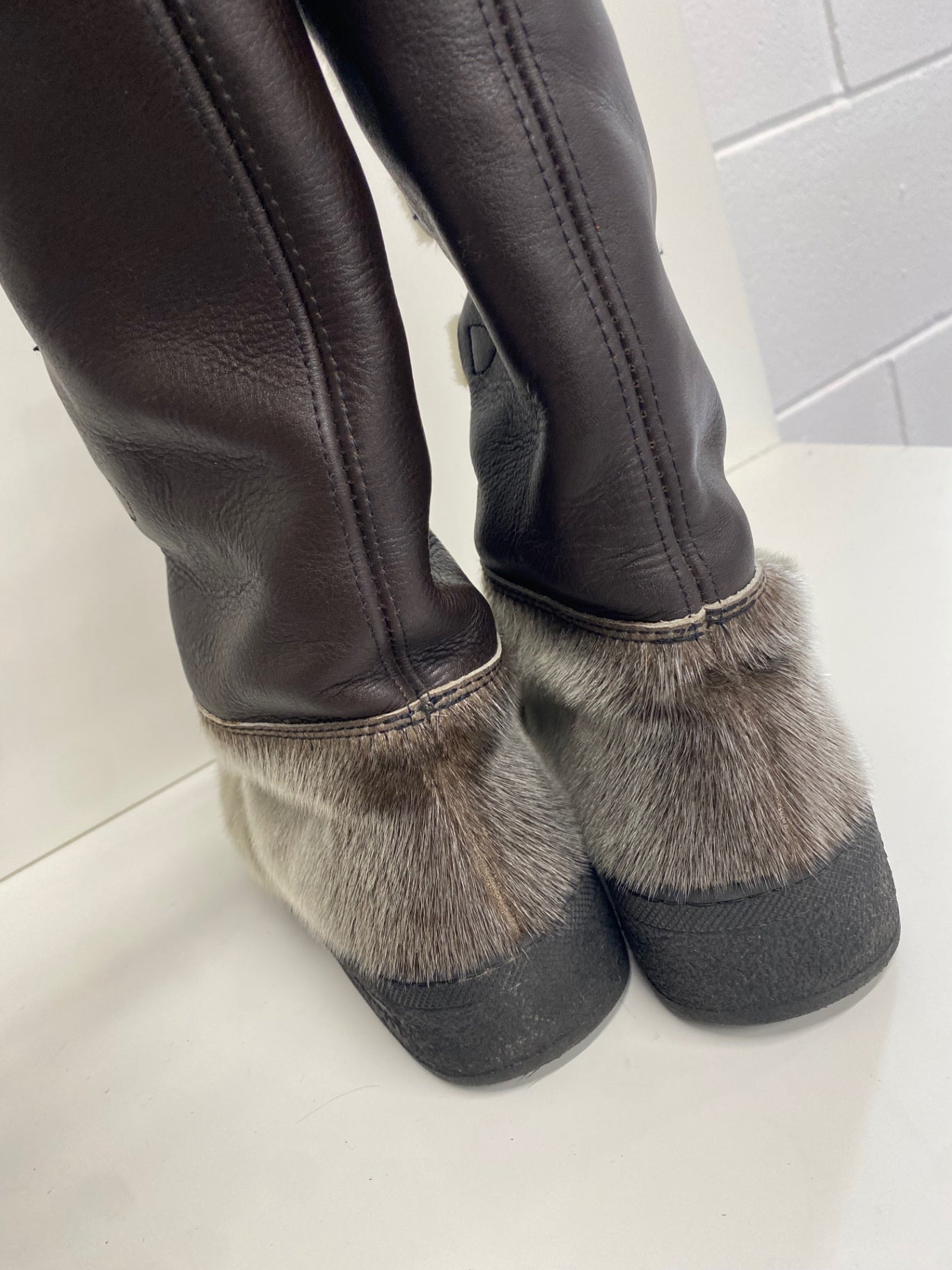 Stunning Topaz Norway reindeer fur Boots Uk 4 Brown beige CW566