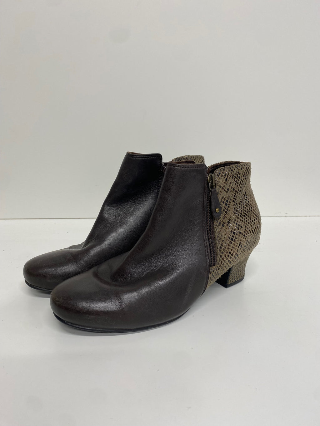 Stunning Hotter leather Ankle Boots UK 5.5 Beige and Brown CW566